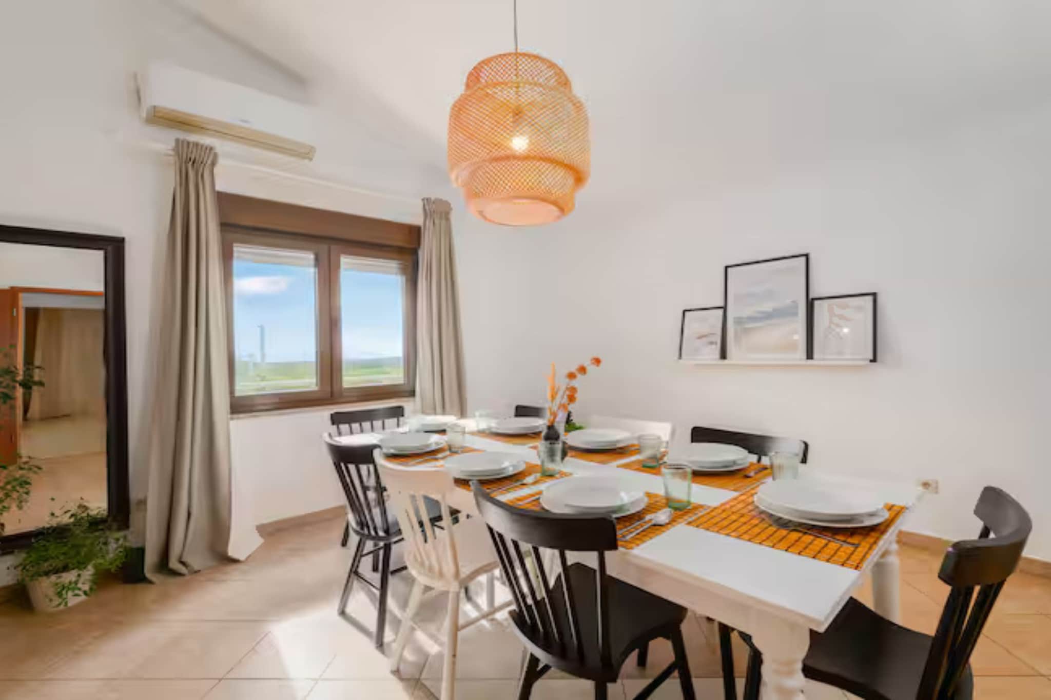 Villa Mima Pool Retreat - Five Bedroom Villa With Pool-Eetkamer