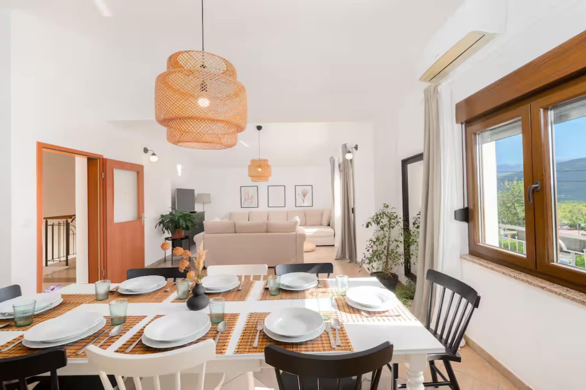 Villa Mima Pool Retreat - Five Bedroom Villa With Pool-Eetkamer