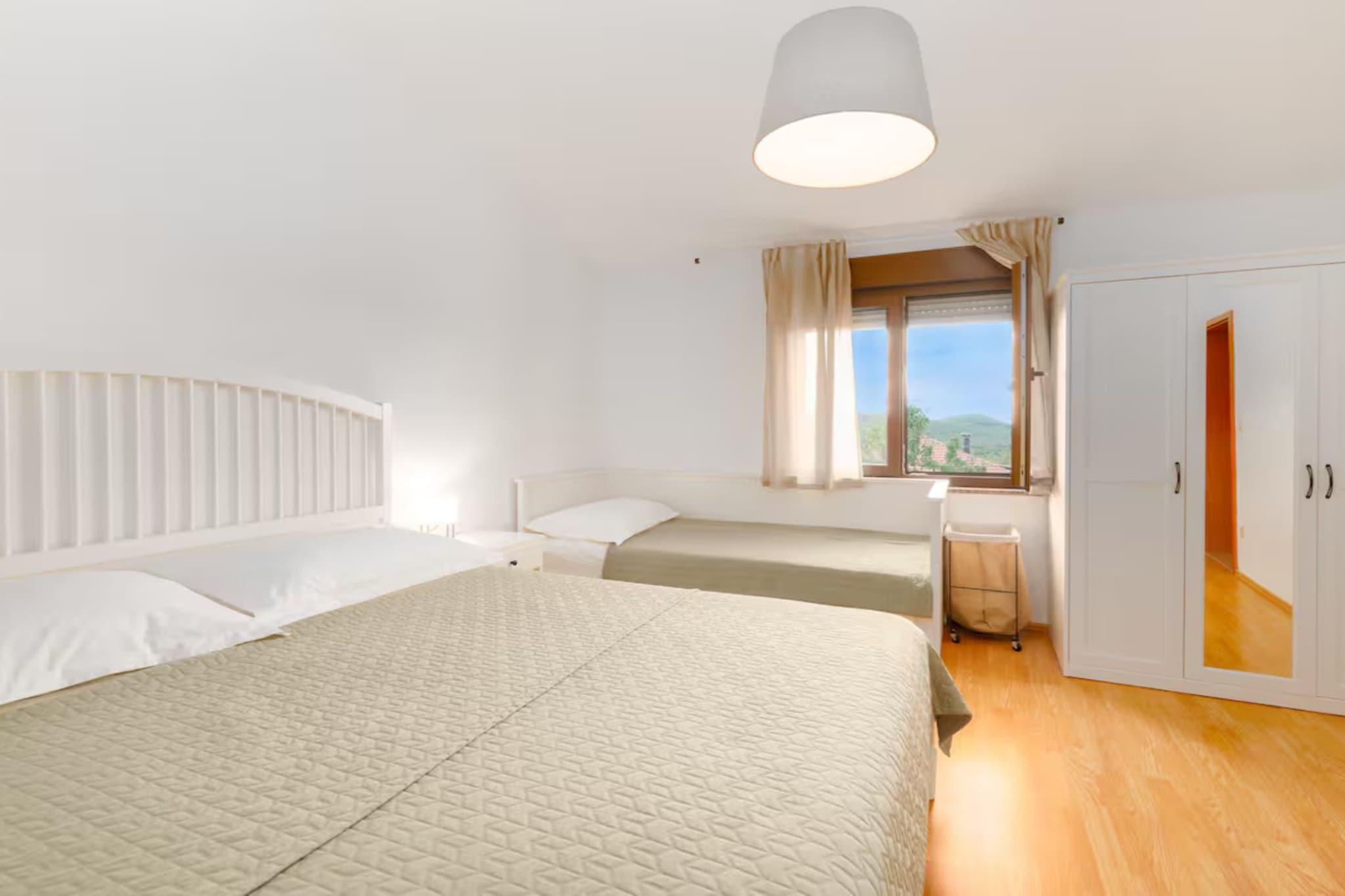 Villa Mima Pool Retreat - Five Bedroom Villa With Pool-Slaapkamer