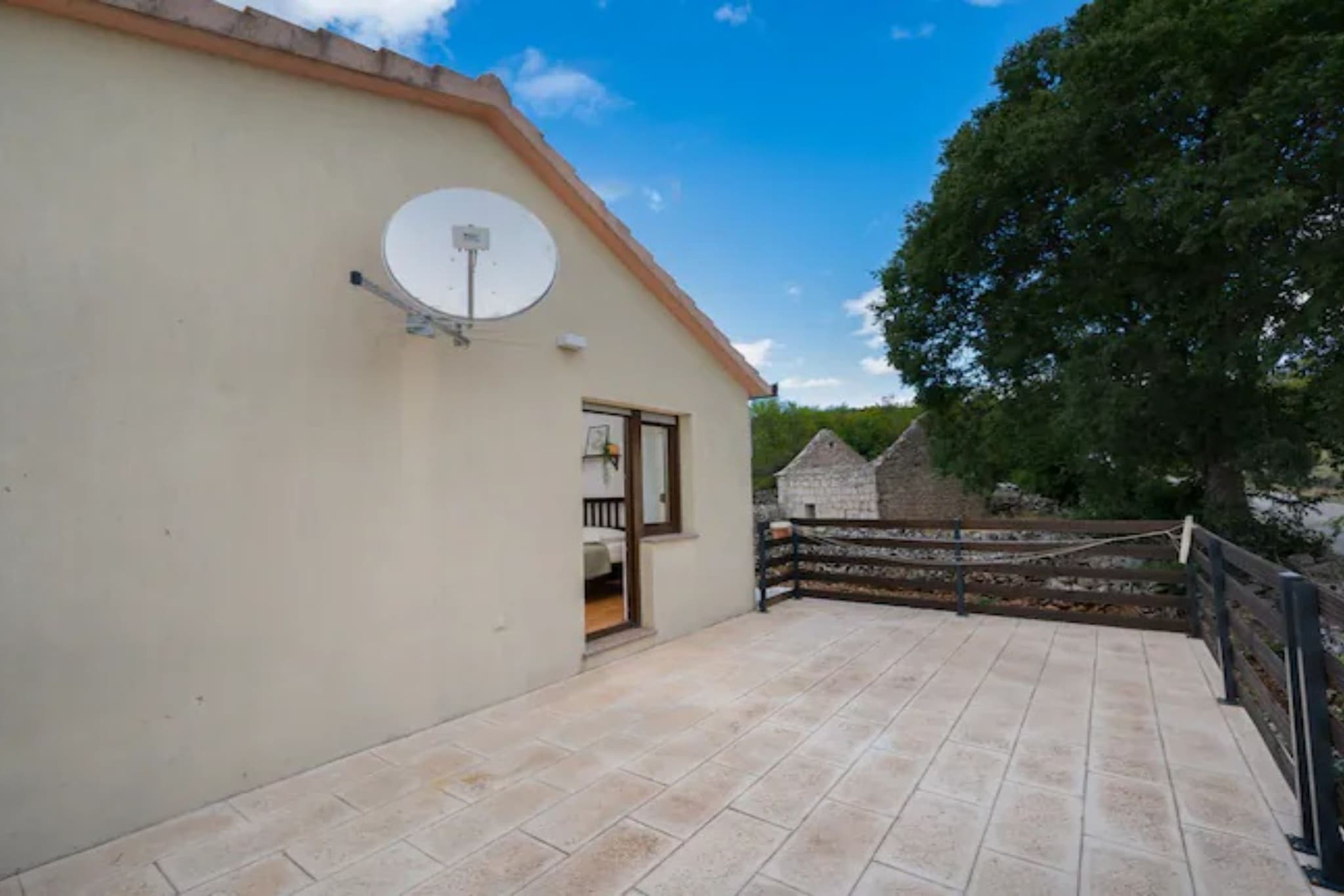 Villa Mima Pool Retreat - Five Bedroom Villa With Pool-Terrasbalkon