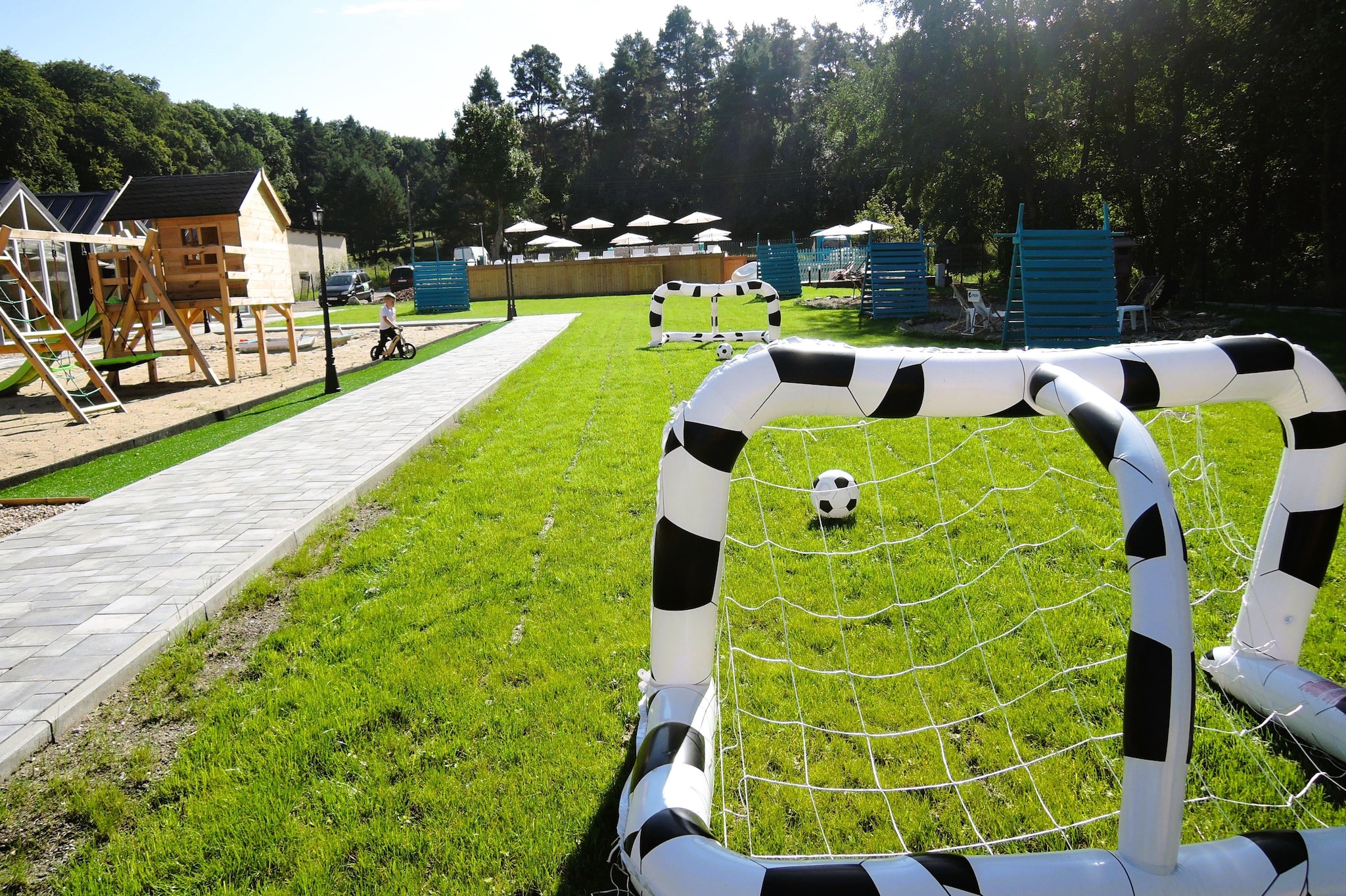 Turkusowa osada Wapnica-Jardins en été