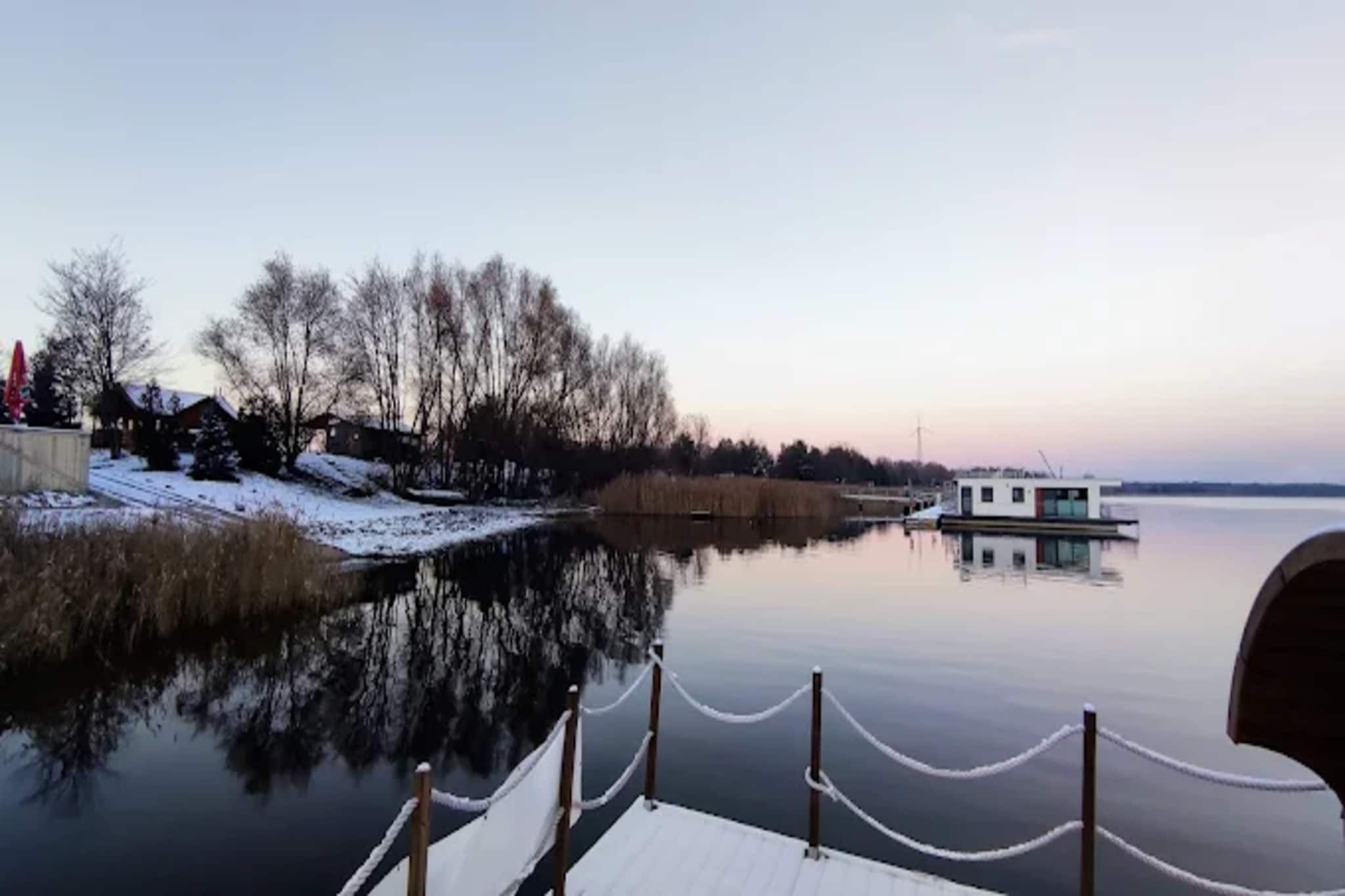 Hausboot am Gräbendorfer See-Gebieden zomer 1km