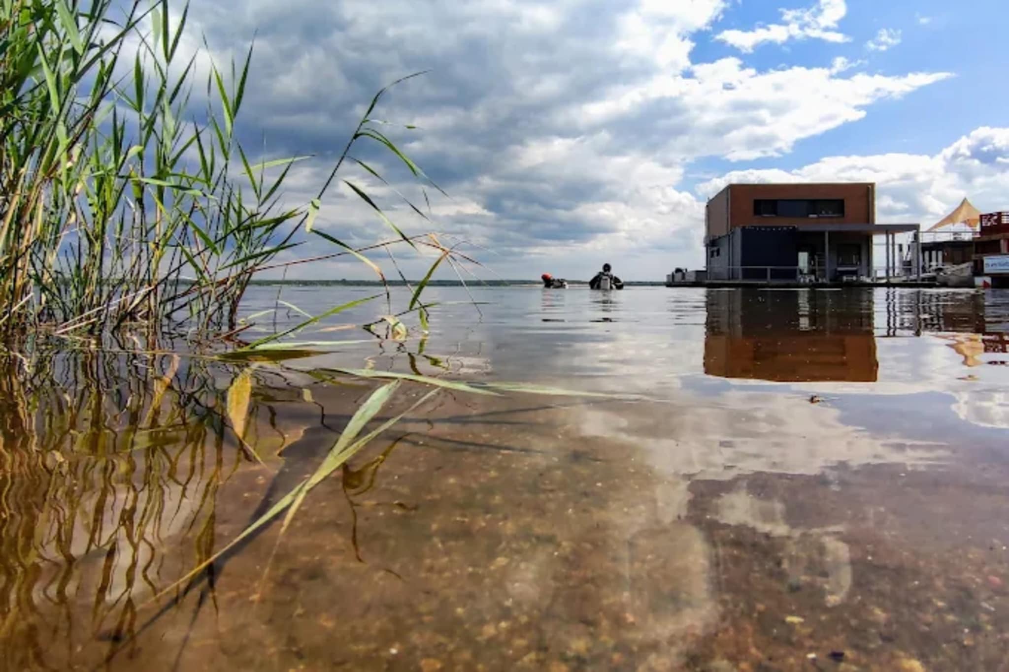 Hausboot am Gräbendorfer See-Gebieden zomer 1km