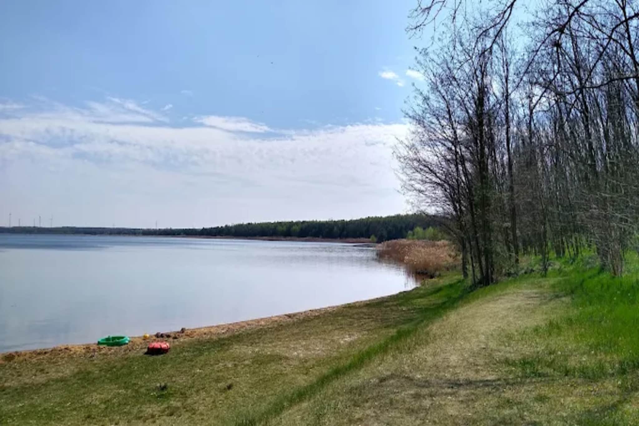 Hausboot am Gräbendorfer See-Gebieden zomer 1km