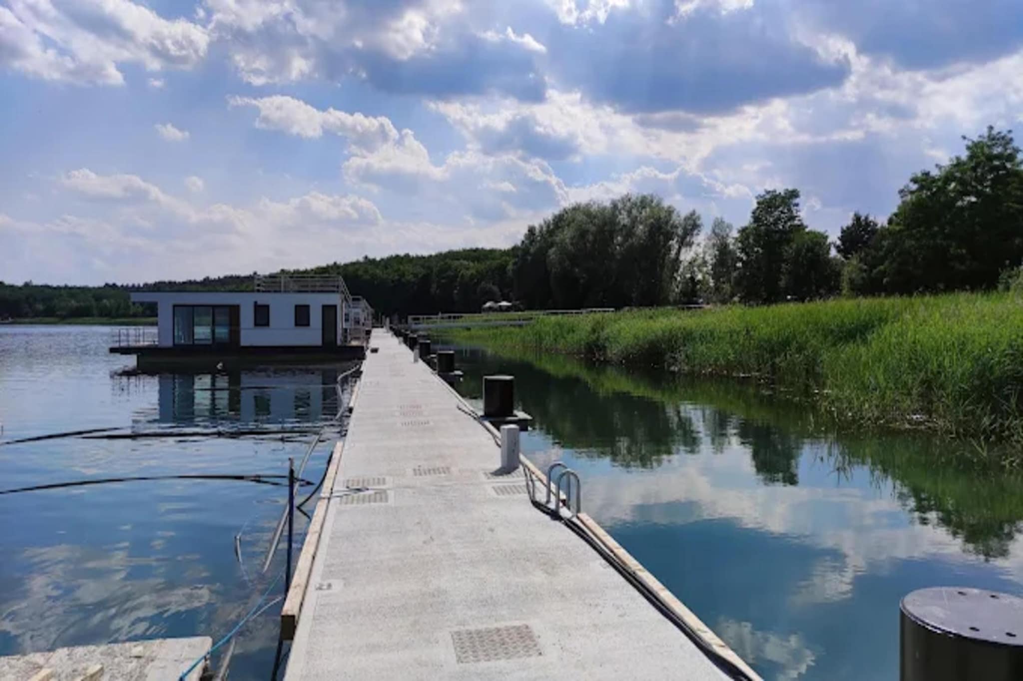 Hausboot am Gräbendorfer See-Gebieden zomer 1km