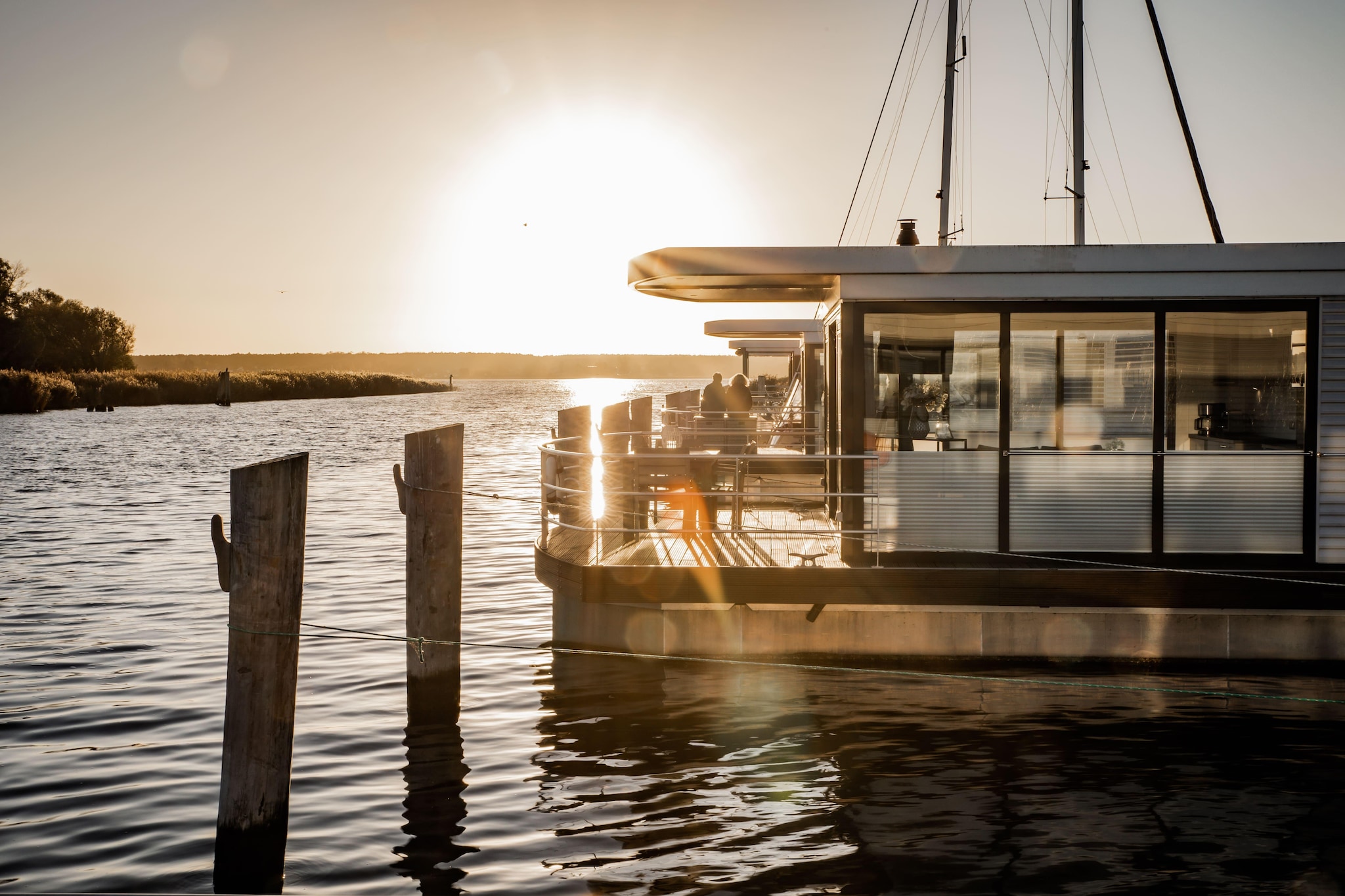 Hausboot in Peenemünde-Buitenkant zomer