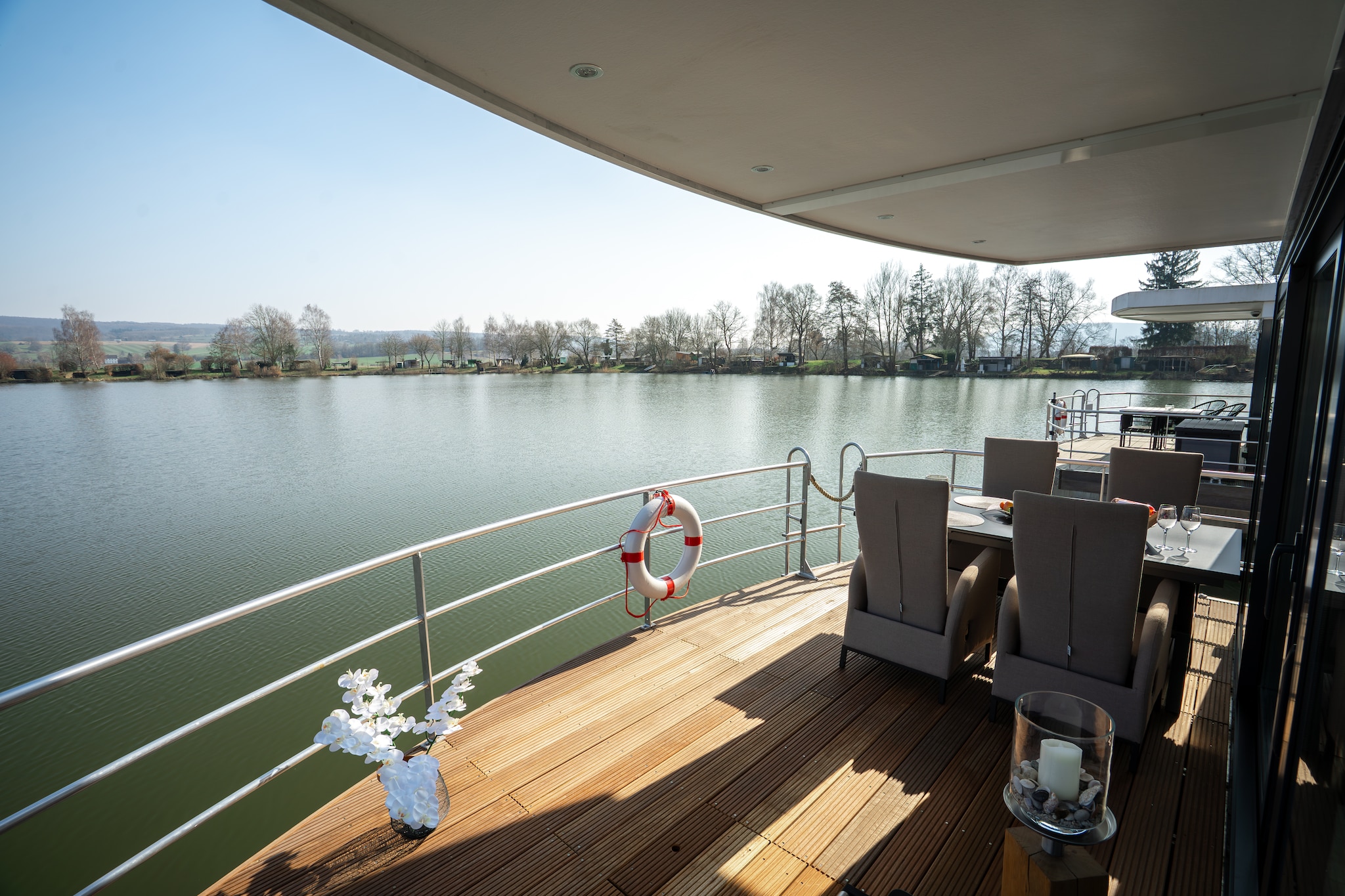 Hausboot in Höxter-Terrasbalkon