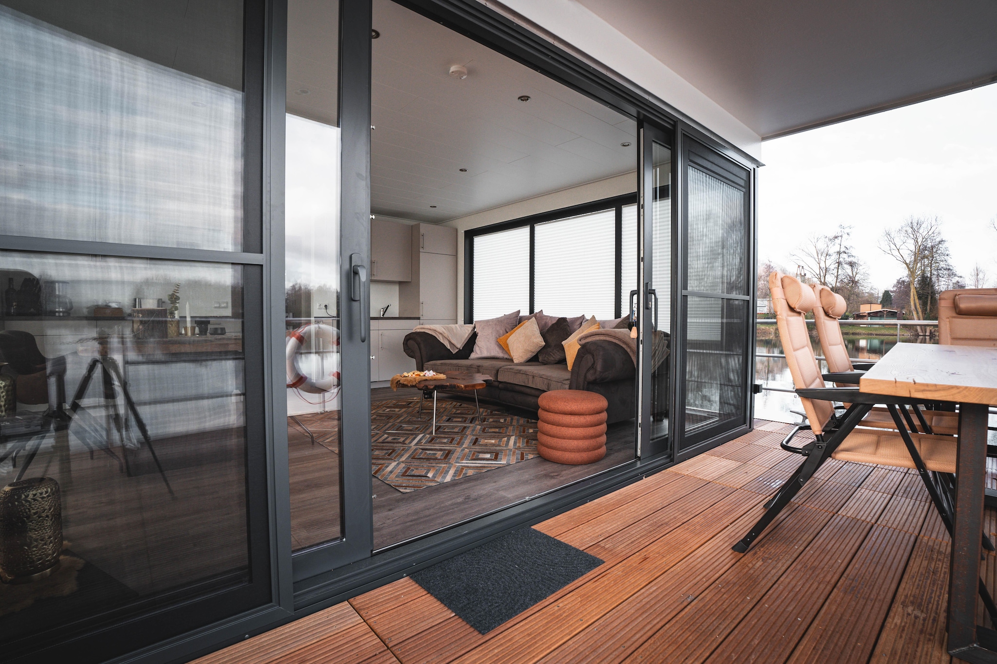 Hausboot in Höxter-Terrasbalkon