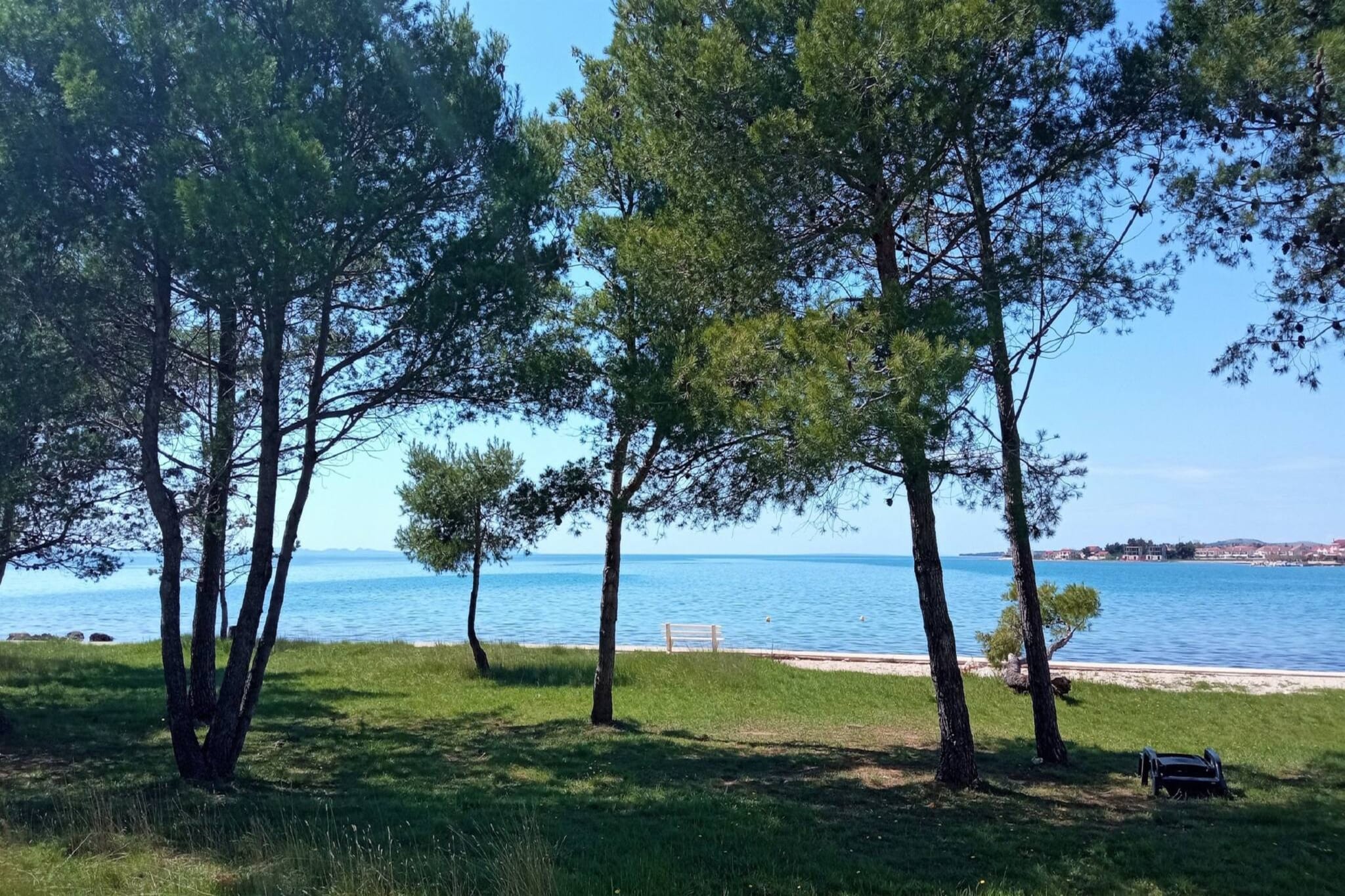 Sea view apartment Privlaka-Zones été à 1 km