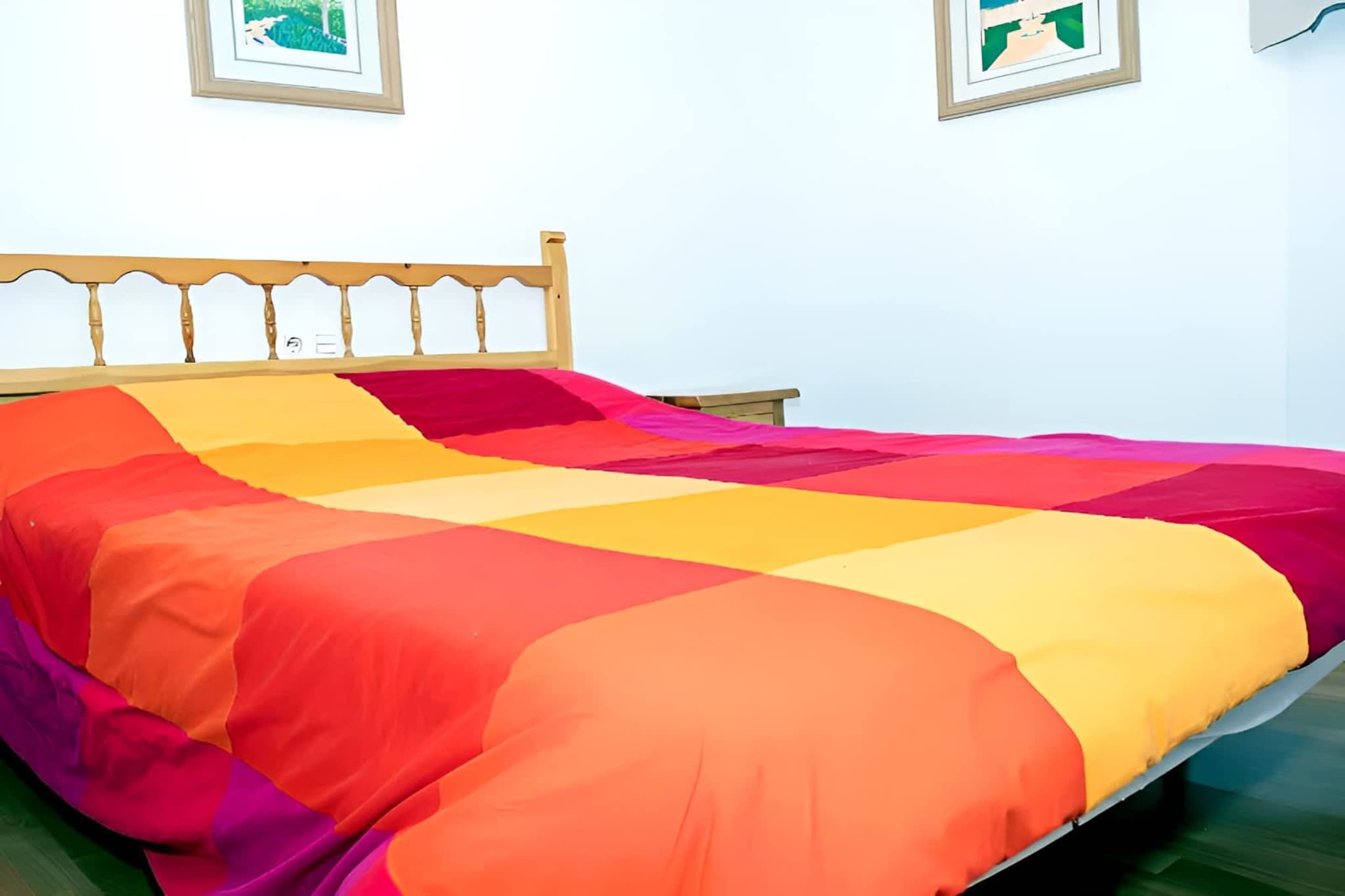 Kitchen(stove, toaster, coffee machine, microwave, dishwasher, fridge-freezer, dishes and cutlery, Cooking basics), Living/diningroom(double sofa bed, TV, dining table, seating area), bedroom(double bed), bathroom(bath tub, shower, washbasin, toilet, Towels incl.), ski storage, Internet access, washing machine, heating, parking, hot water, Mountain view
