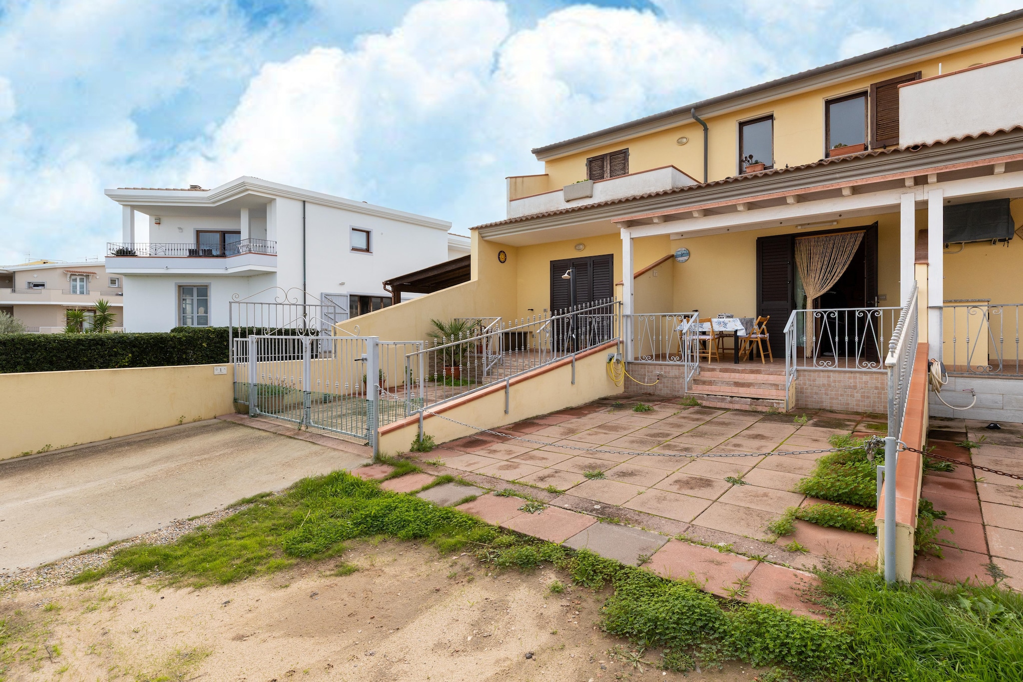 CASA MEDITERRANEO-Exterior in summer