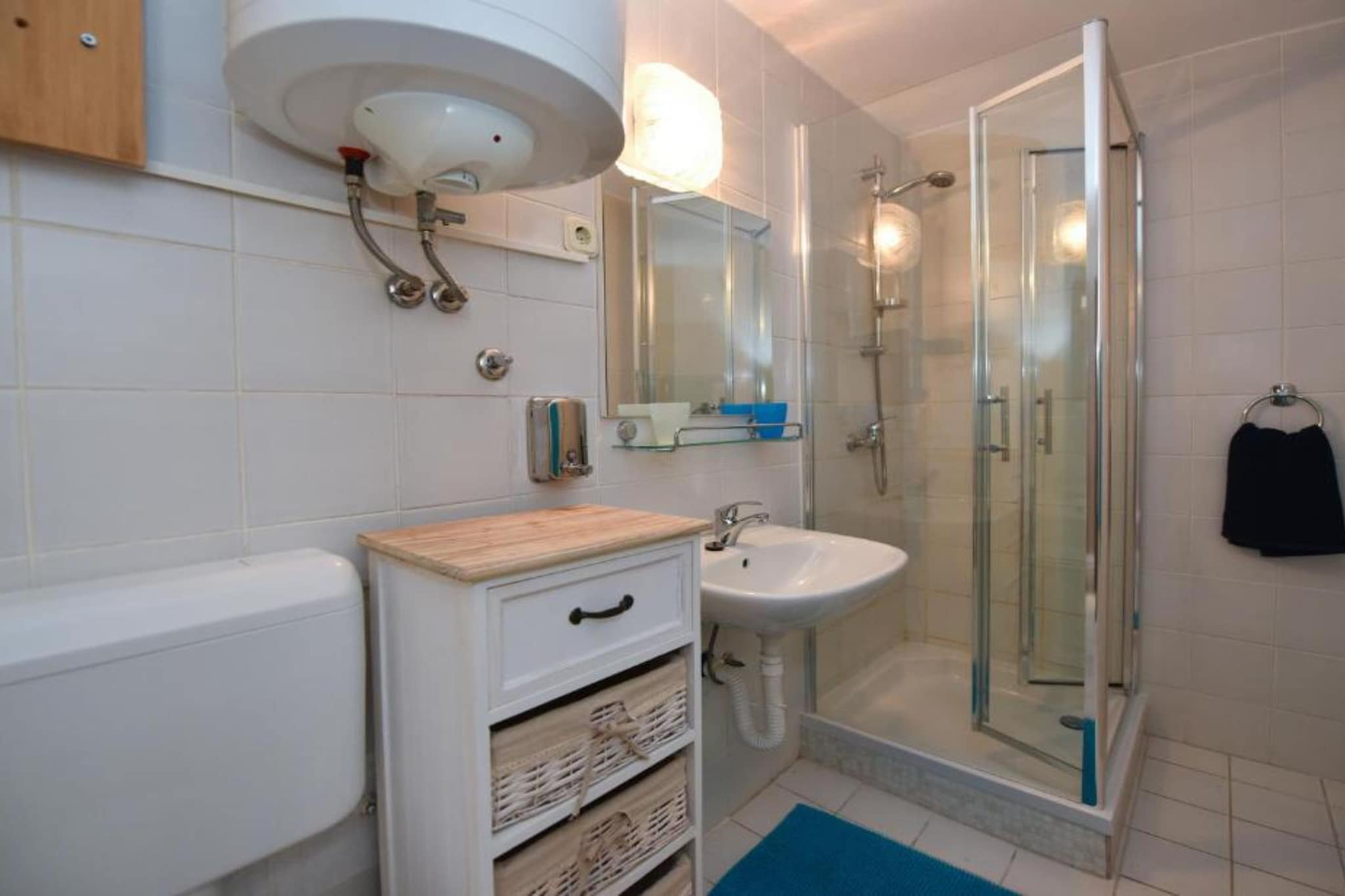 Apartment Green Garden View - One Bedroom Apartment With Terrace-Bathroom