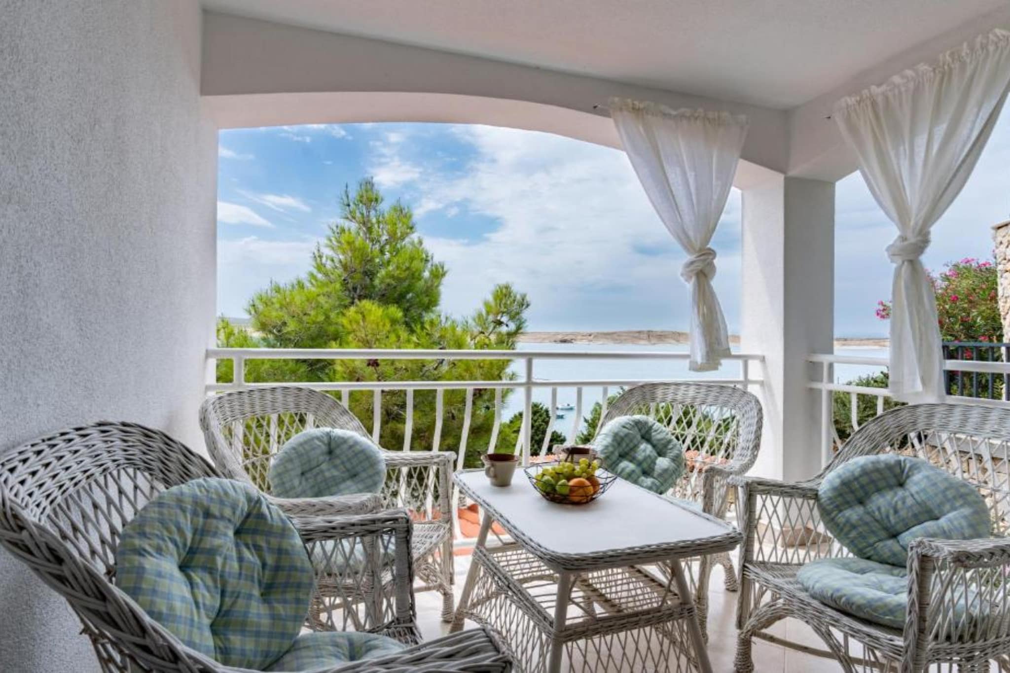 Apartment Green Garden View - One Bedroom Apartment With Terrace