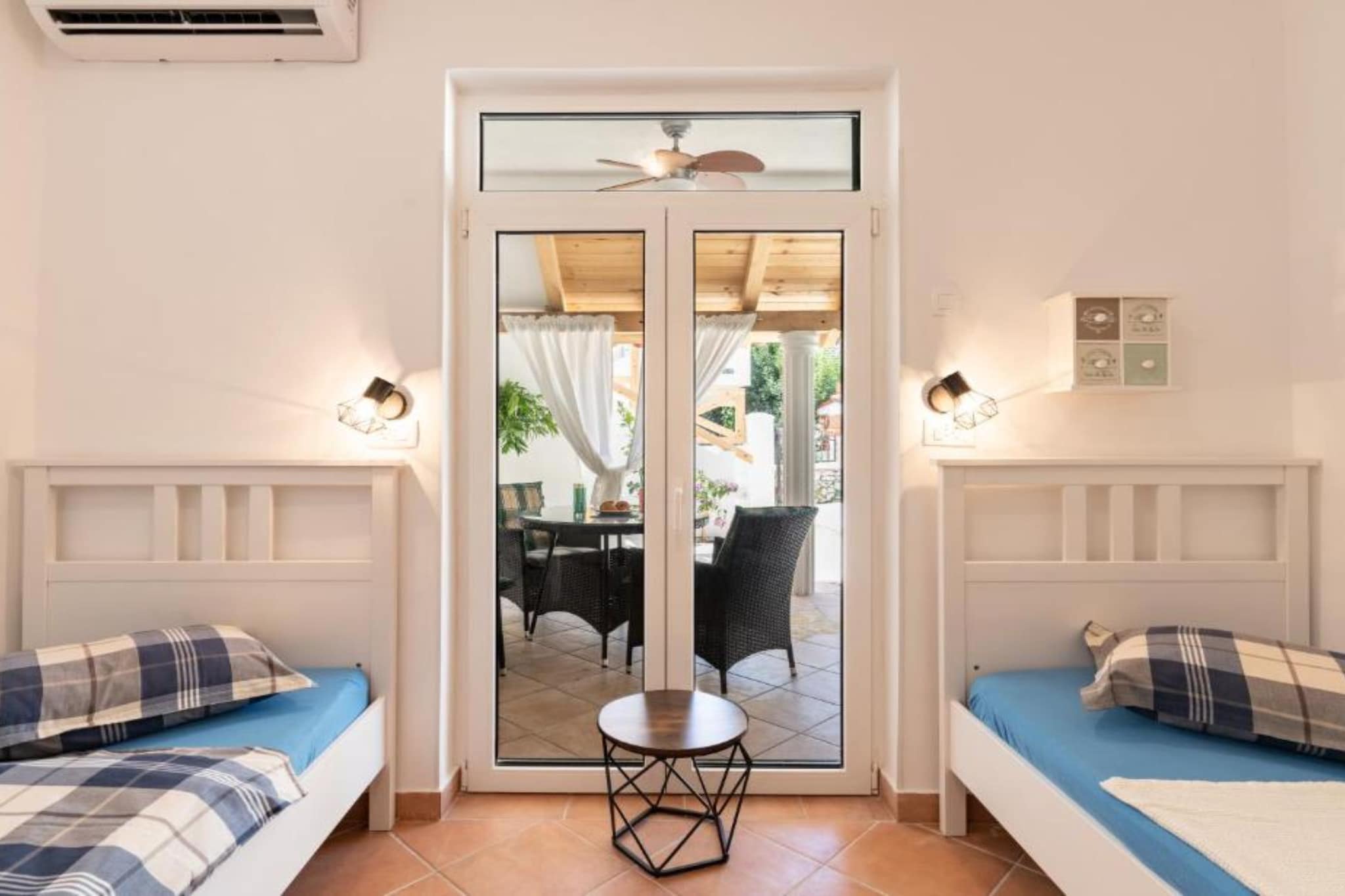 Apartment Verde Blu - Two Bedroom Apartment With Terrace And Garden View-Slaapkamer