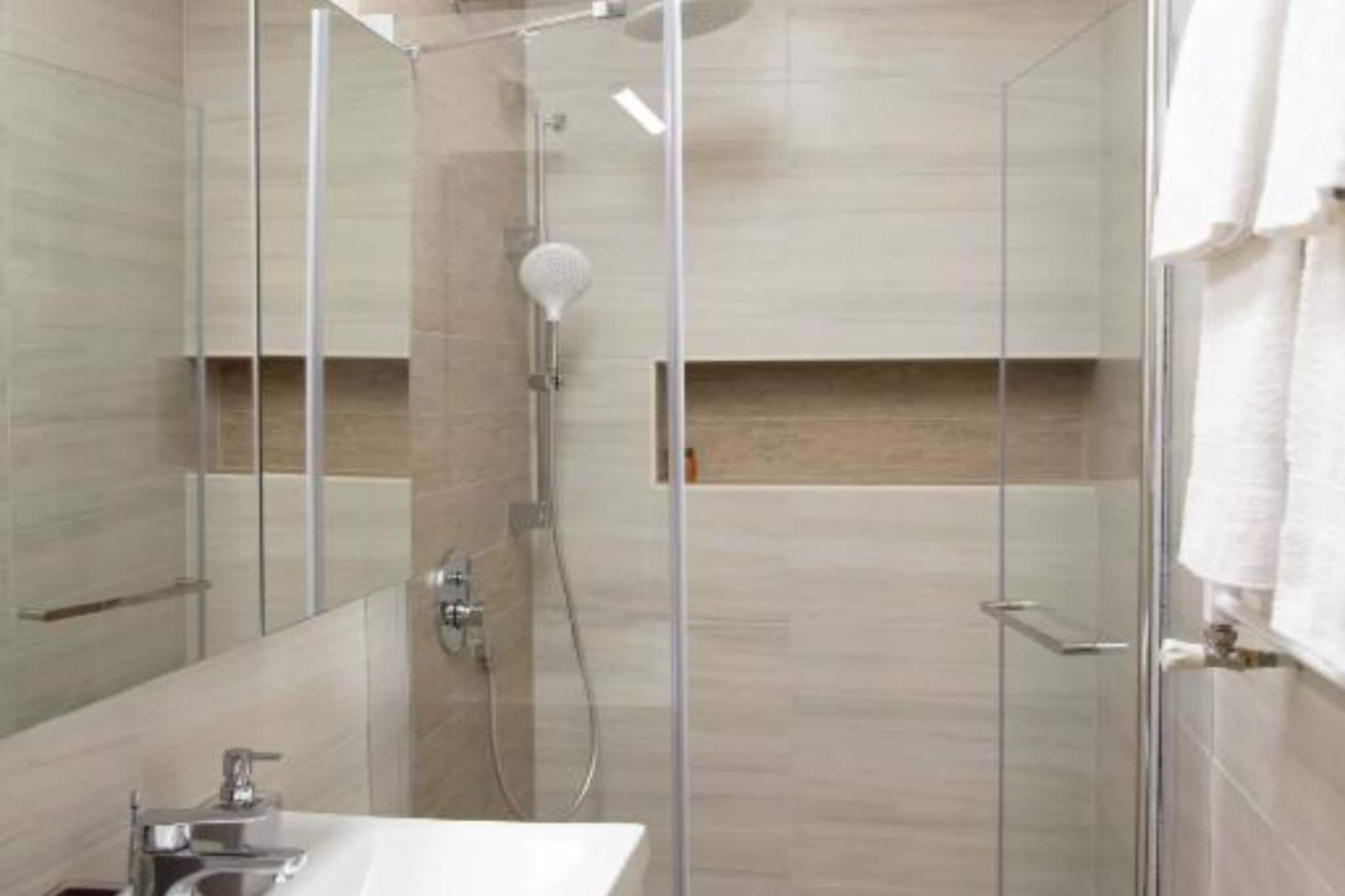 Ginko Rooms - Triple Room With Private Bathroom (A4)-Bathroom