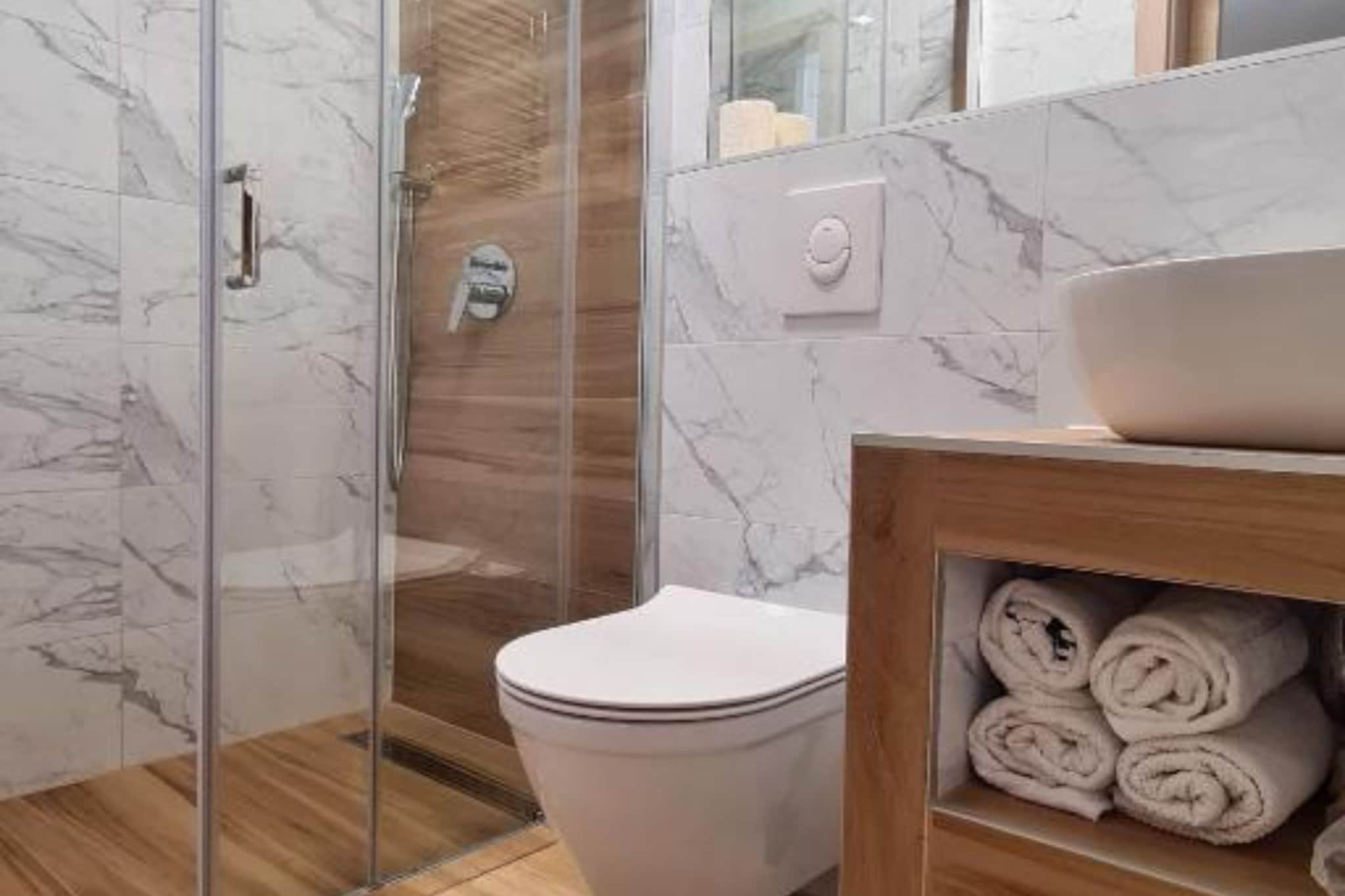 Ginko Rooms - Triple Room With Private Bathroom (A4)-Bathroom