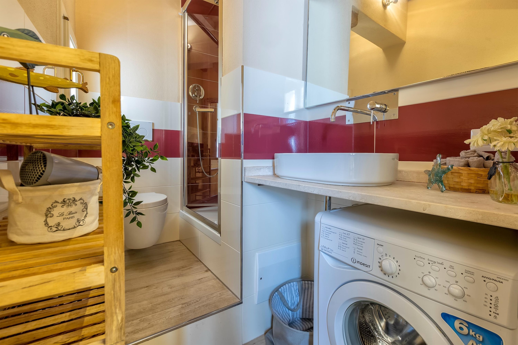 MONOLOCALE BURAGNA-Badkamer