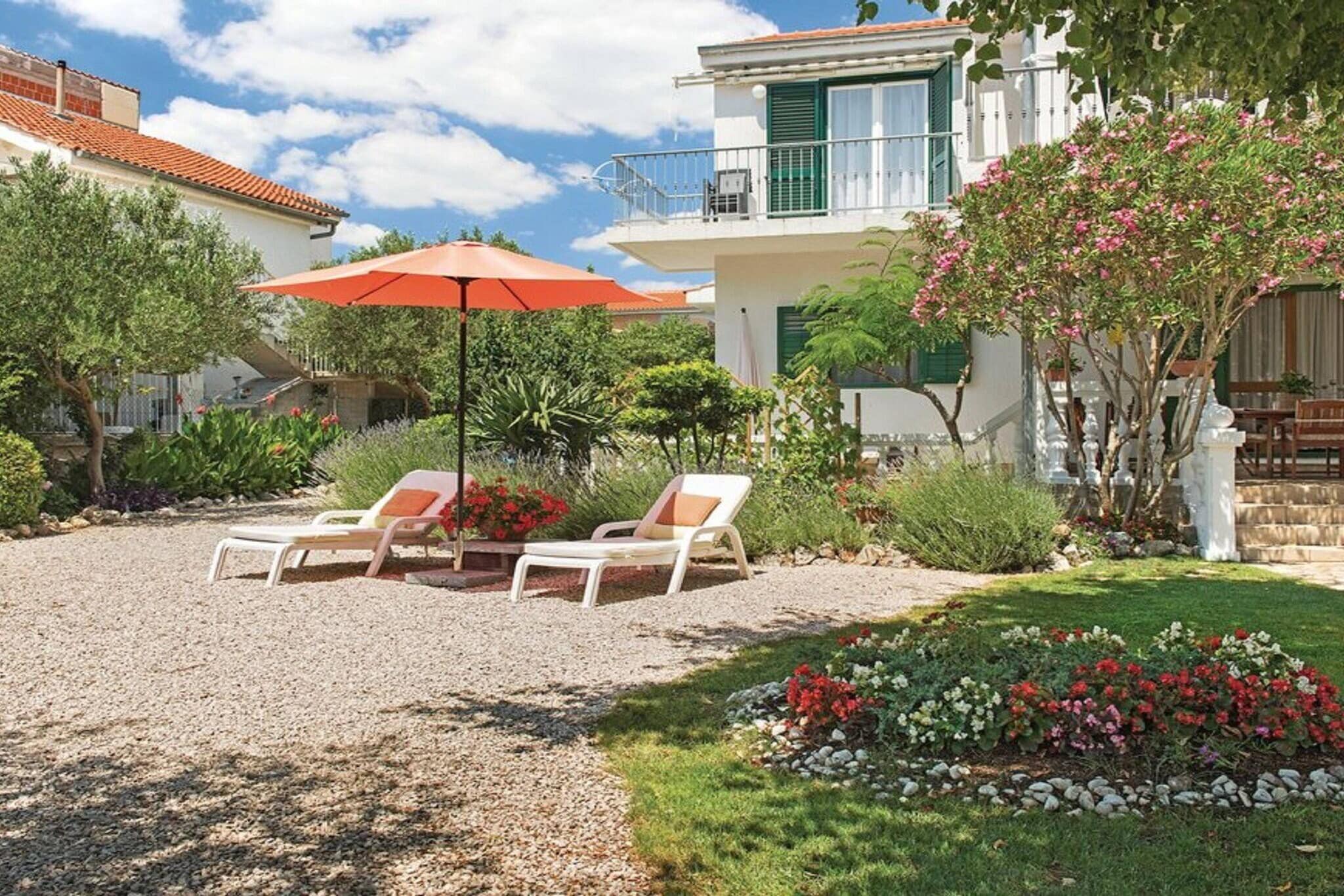 Beach apartment Jadrija-Gardens in summer