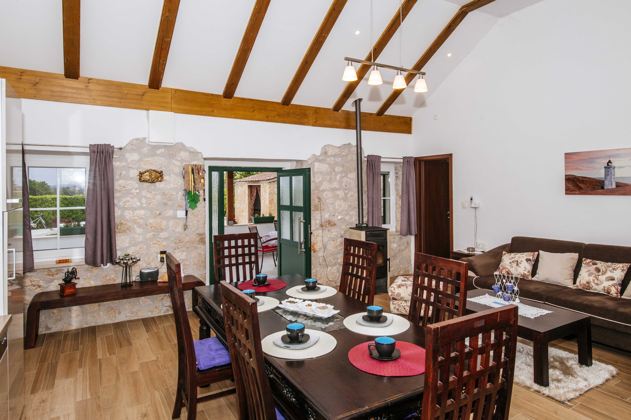 Authentic stone house Momo-Salle à manger