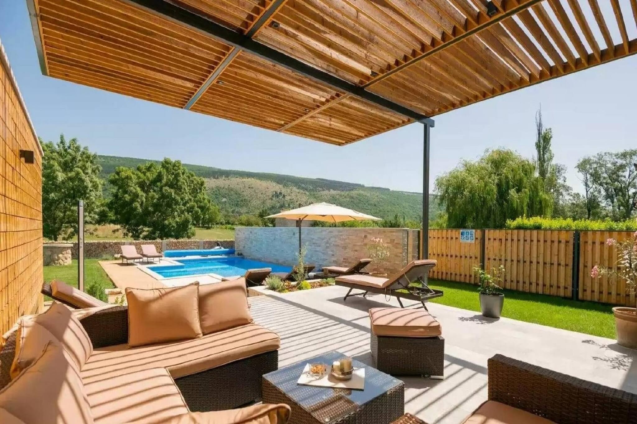 Luxury Villa Prolozac-Terrasse/Balkon