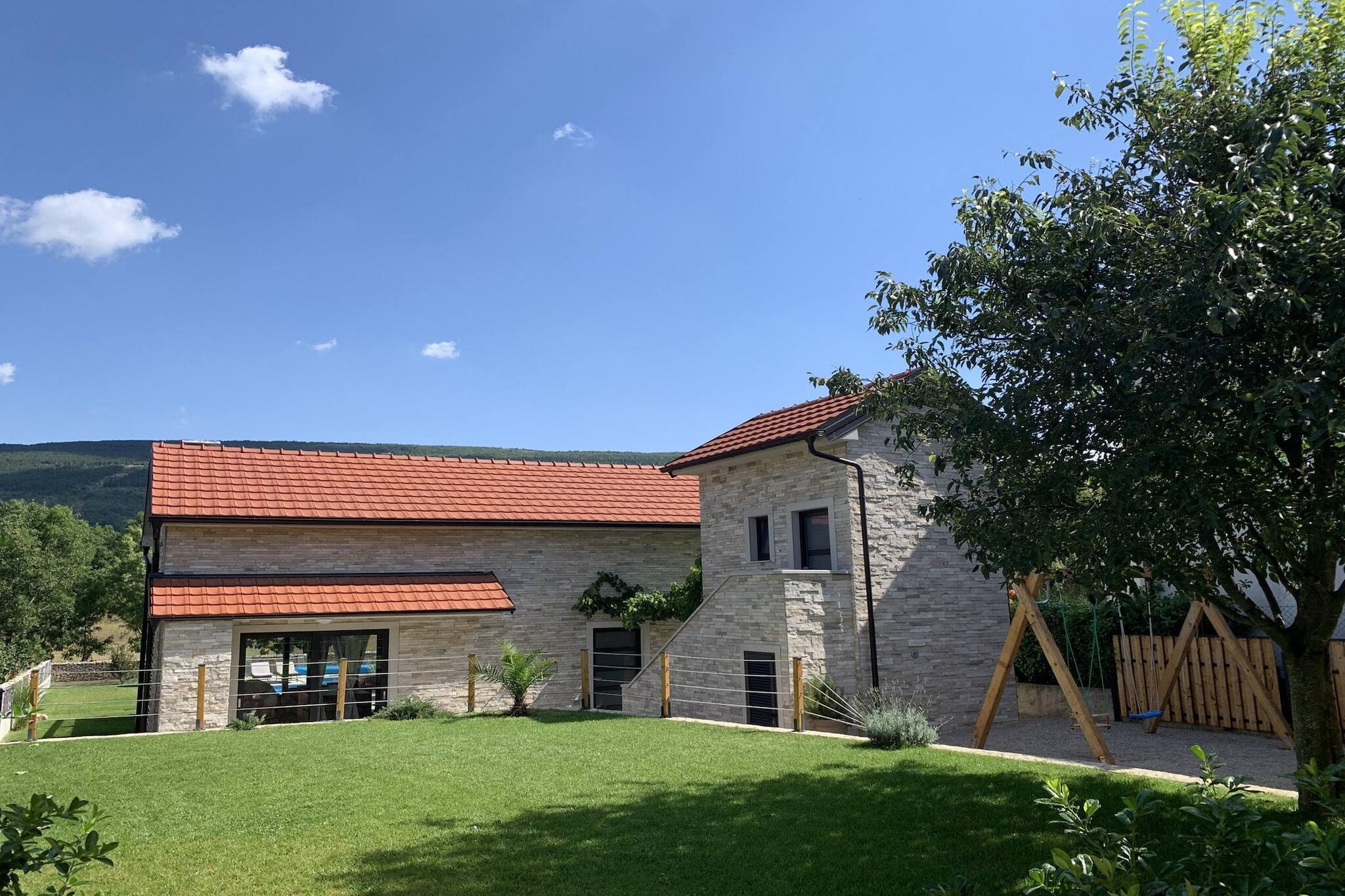 Luxury Villa Prolozac-Außenbereich Sommer