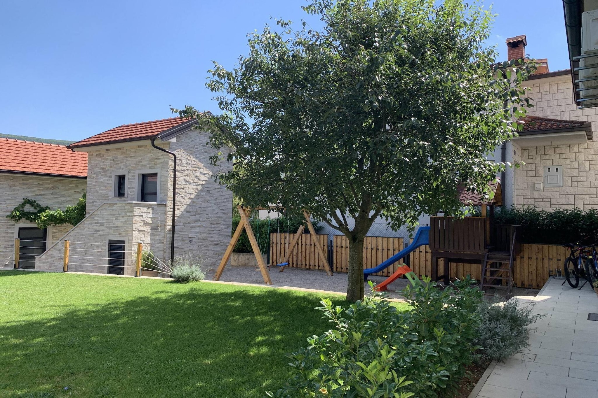 Luxury Villa Prolozac-Garten Sommer