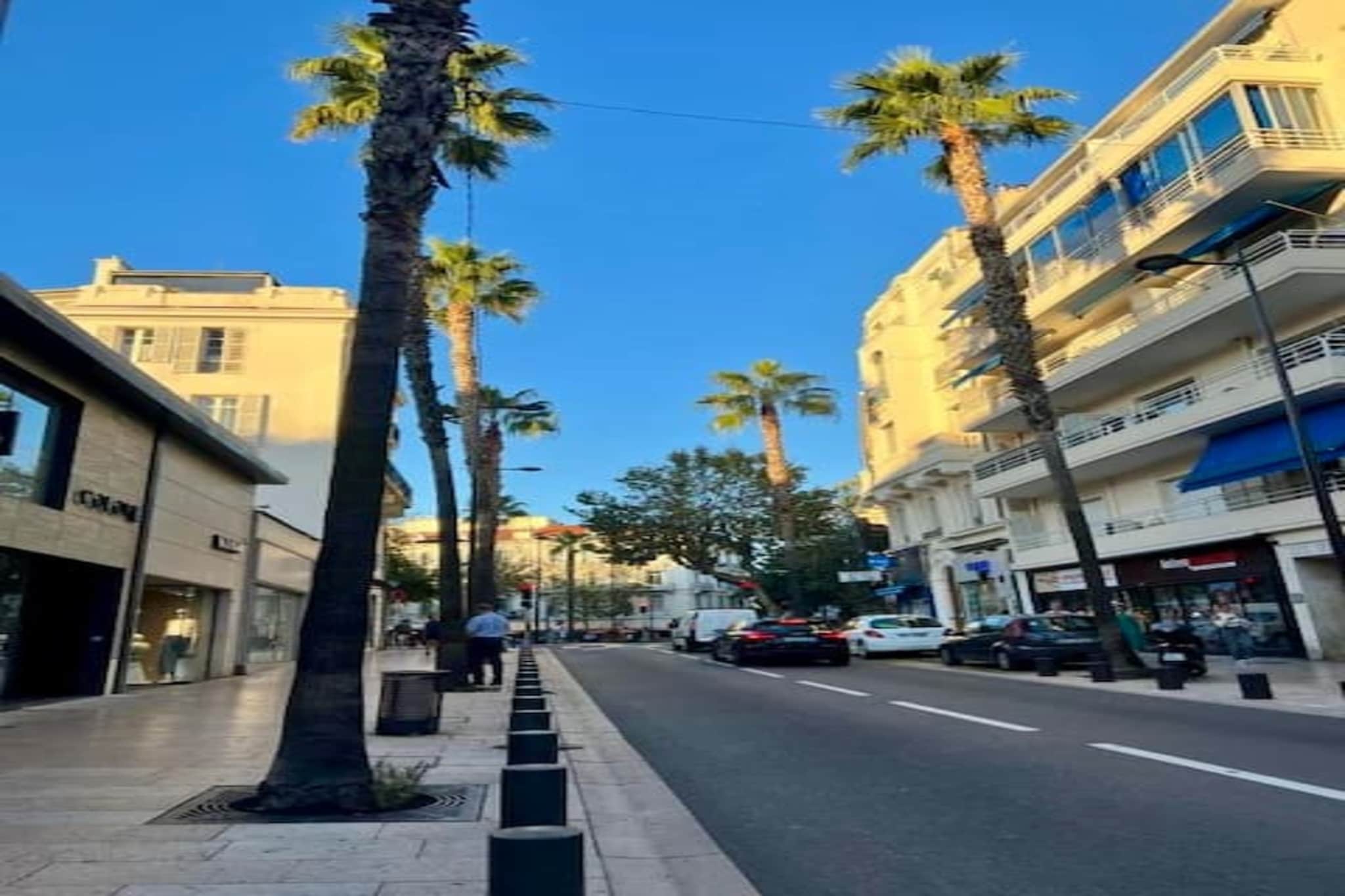 Appartement rénové – centre ville Antibes-Areas within 5km in summer