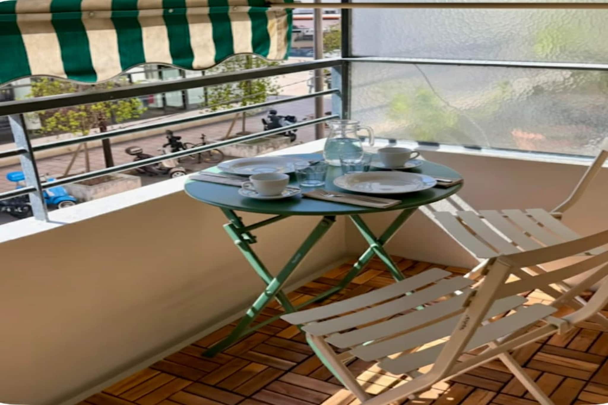 Appartement rénové – centre ville Antibes-Terrace balcony