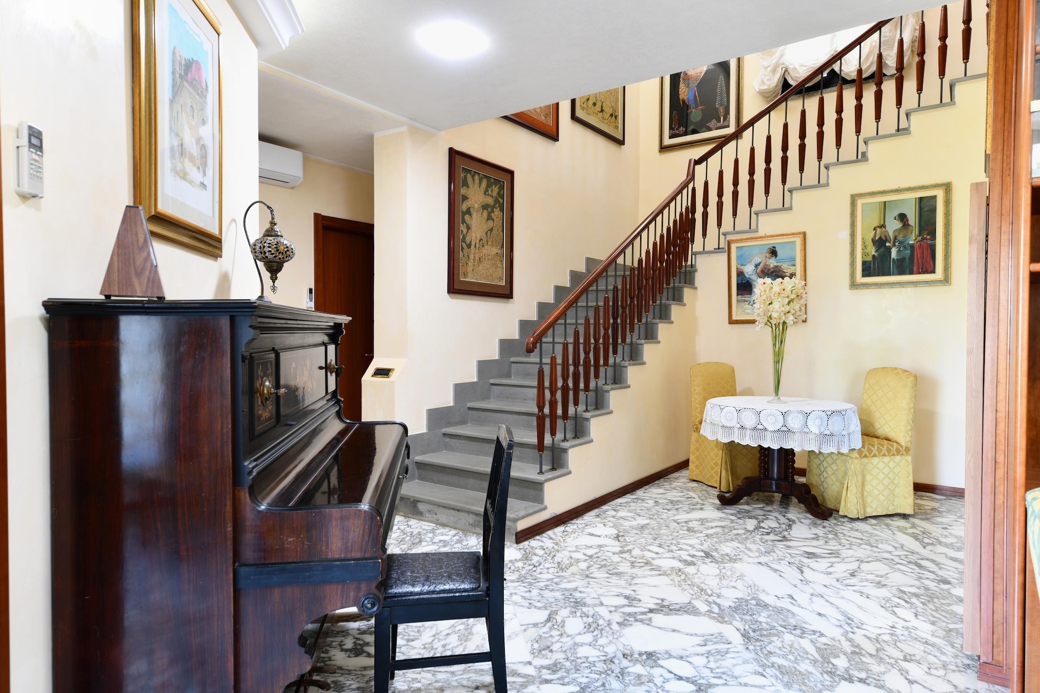 Villa Vella mit Privatpool-Empfangshalle