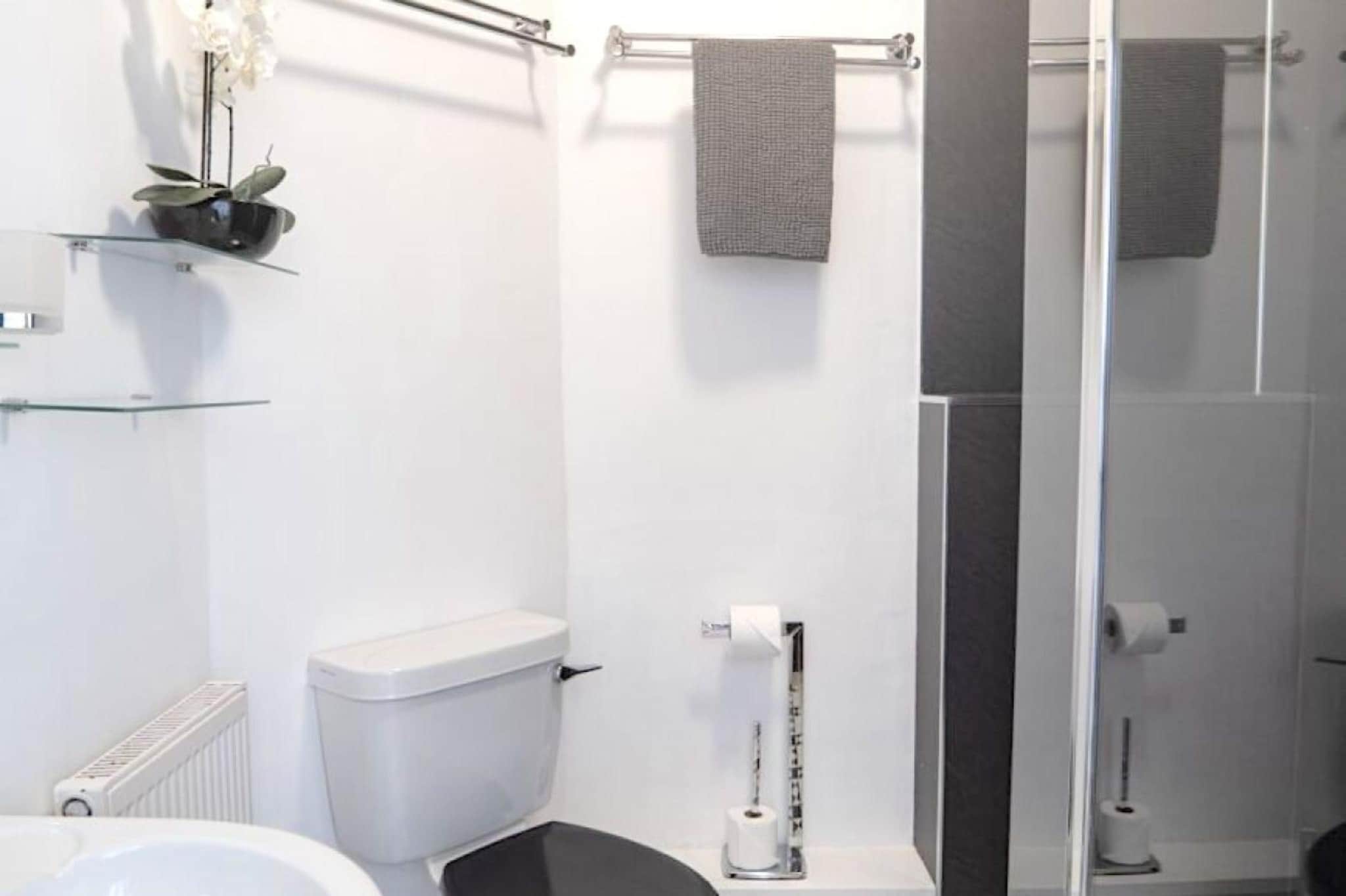 Olive Tree - Bathroom