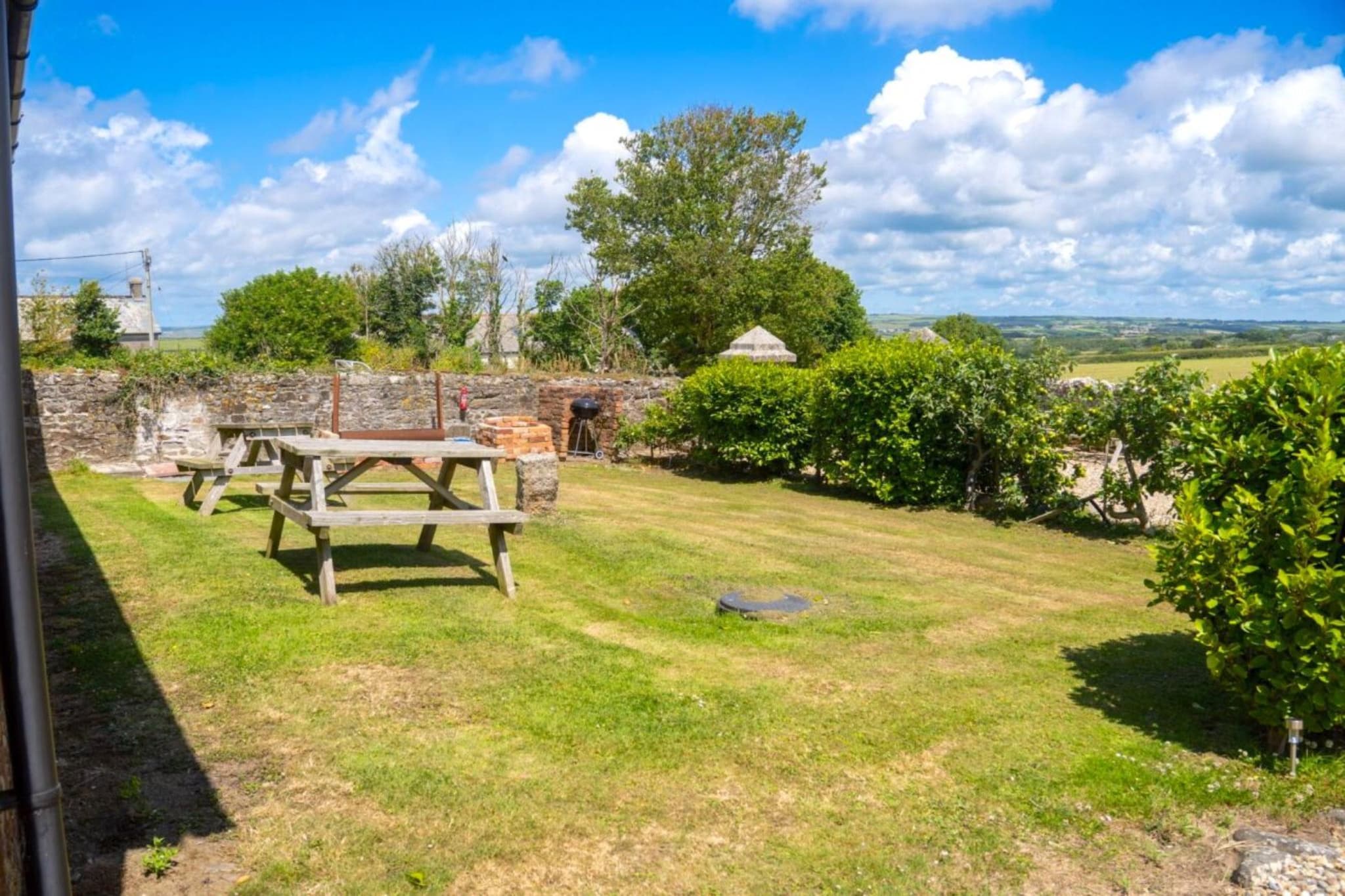 Rosemary Cottage - Gardens in summer