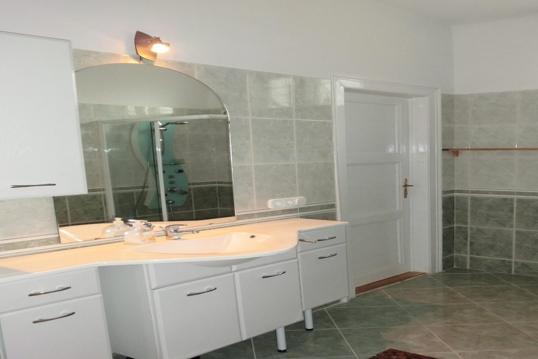 Ferienhaus in Budapest mit großem Garten-Bathroom