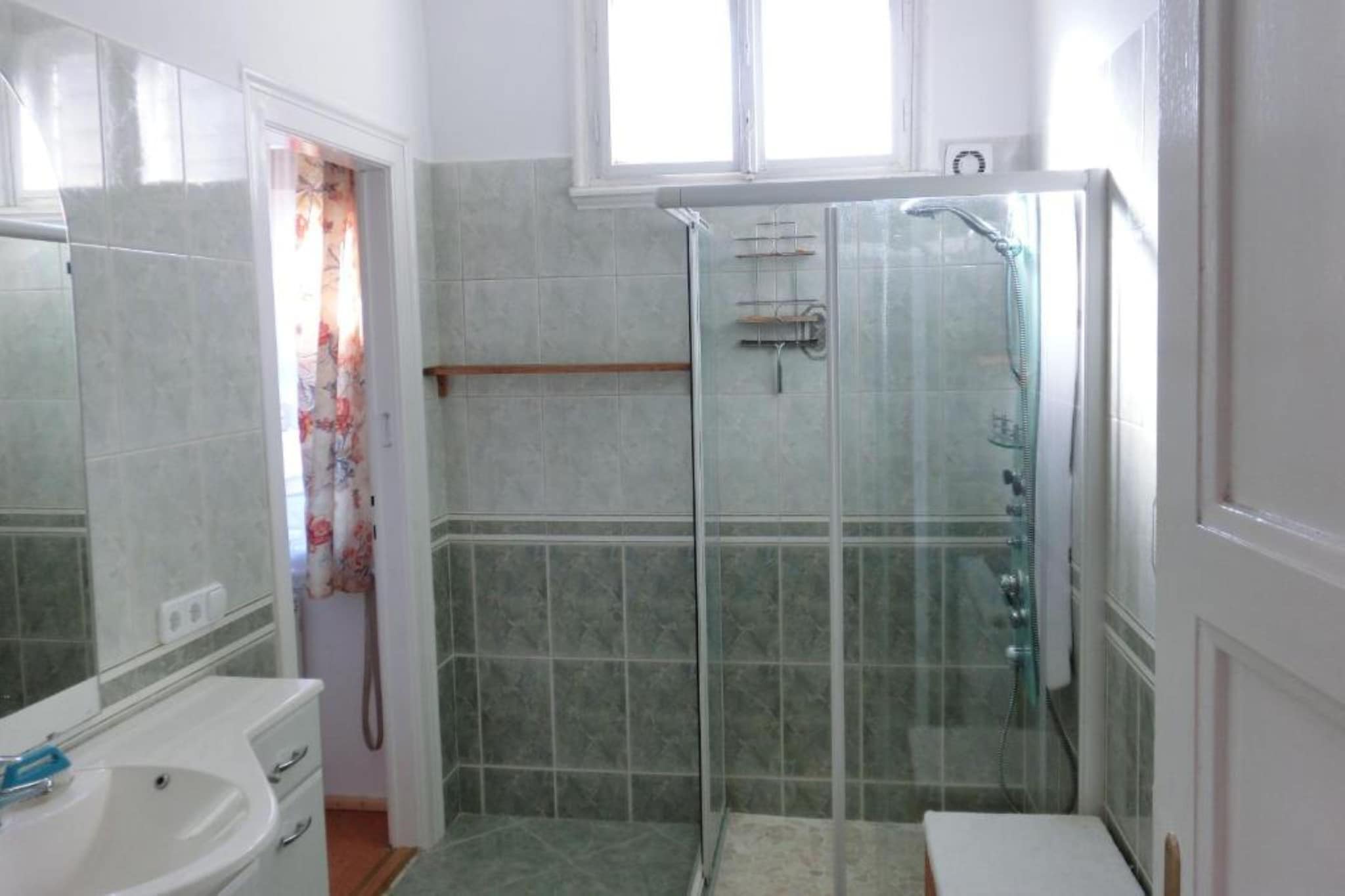 Ferienhaus in Budapest mit großem Garten-Bathroom