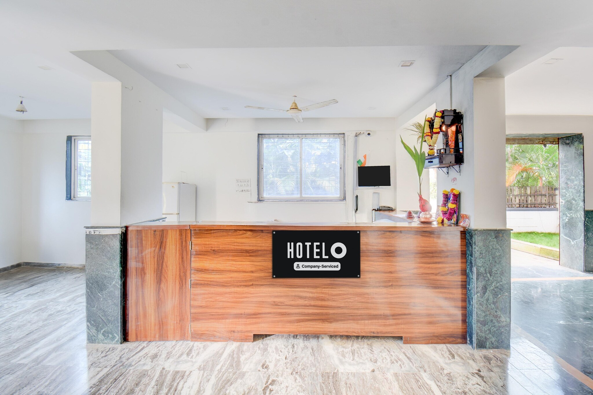 Ground floor: (bedroom(double bed, TV, seating area, electric kettle, air conditioning, telephone, Floor mattress), bathroom(bathtub or shower, shower, washbasin, toilet, Towels incl., shampoo, body soap, hot water))