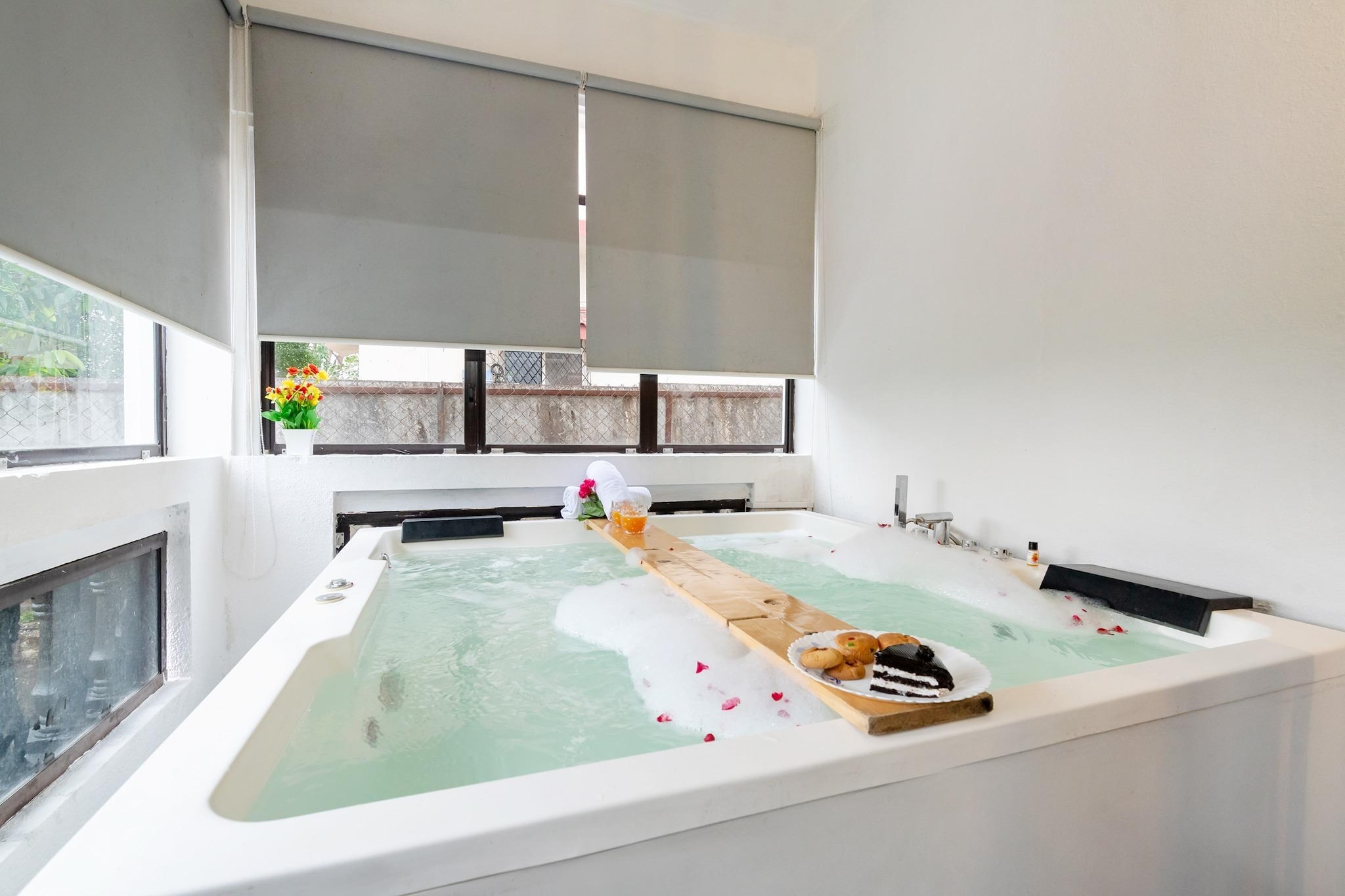 Bubble Nest 2bhk by Palette | Jacuzzi | Lonavala