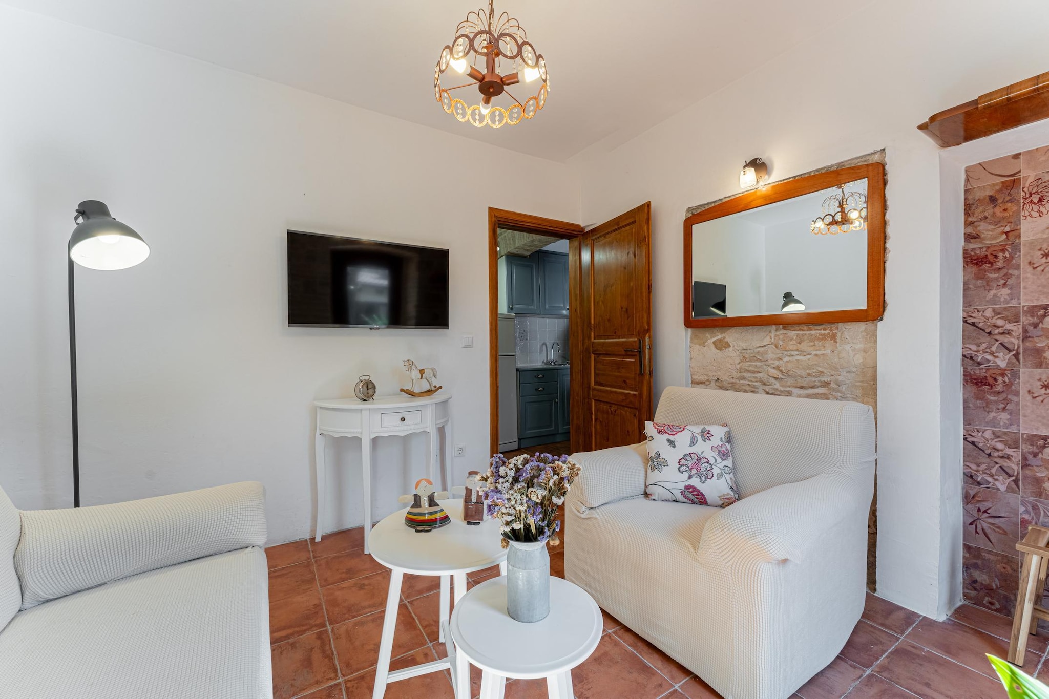 Charming Villa with Private Garden & BBQ