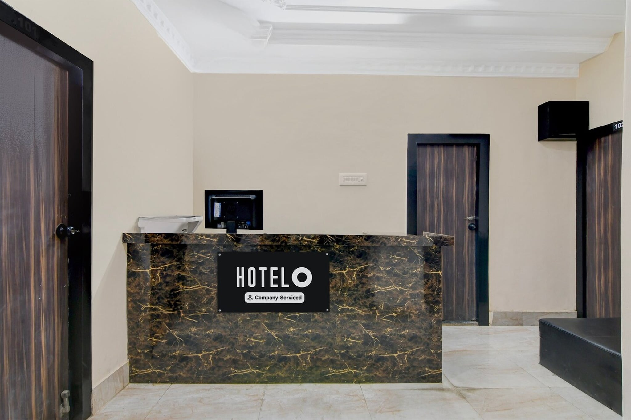 Ground floor: (bedroom(double bed, TV, seating area, electric kettle, air conditioning, telephone, Floor mattress), bathroom(bathtub or shower, shower, washbasin, toilet, Towels incl., shampoo, body soap, hot water))