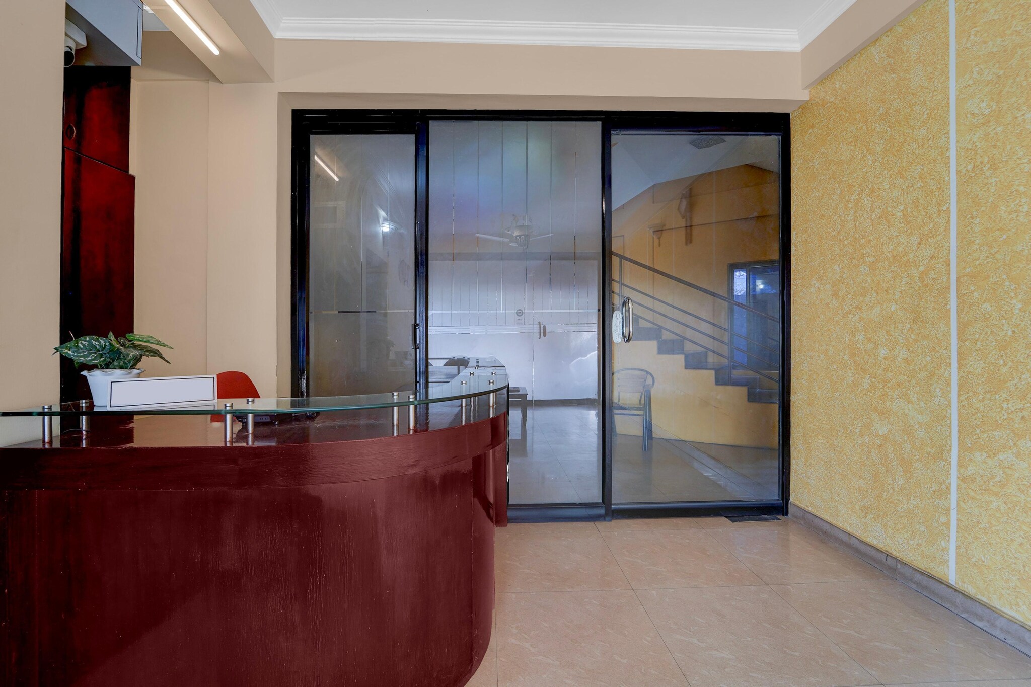 Ground floor: (bedroom(double bed, TV, seating area, electric kettle, air conditioning, telephone, Floor mattress), bathroom(bathtub or shower, shower, washbasin, toilet, Towels incl., shampoo, body soap, hot water), garden)