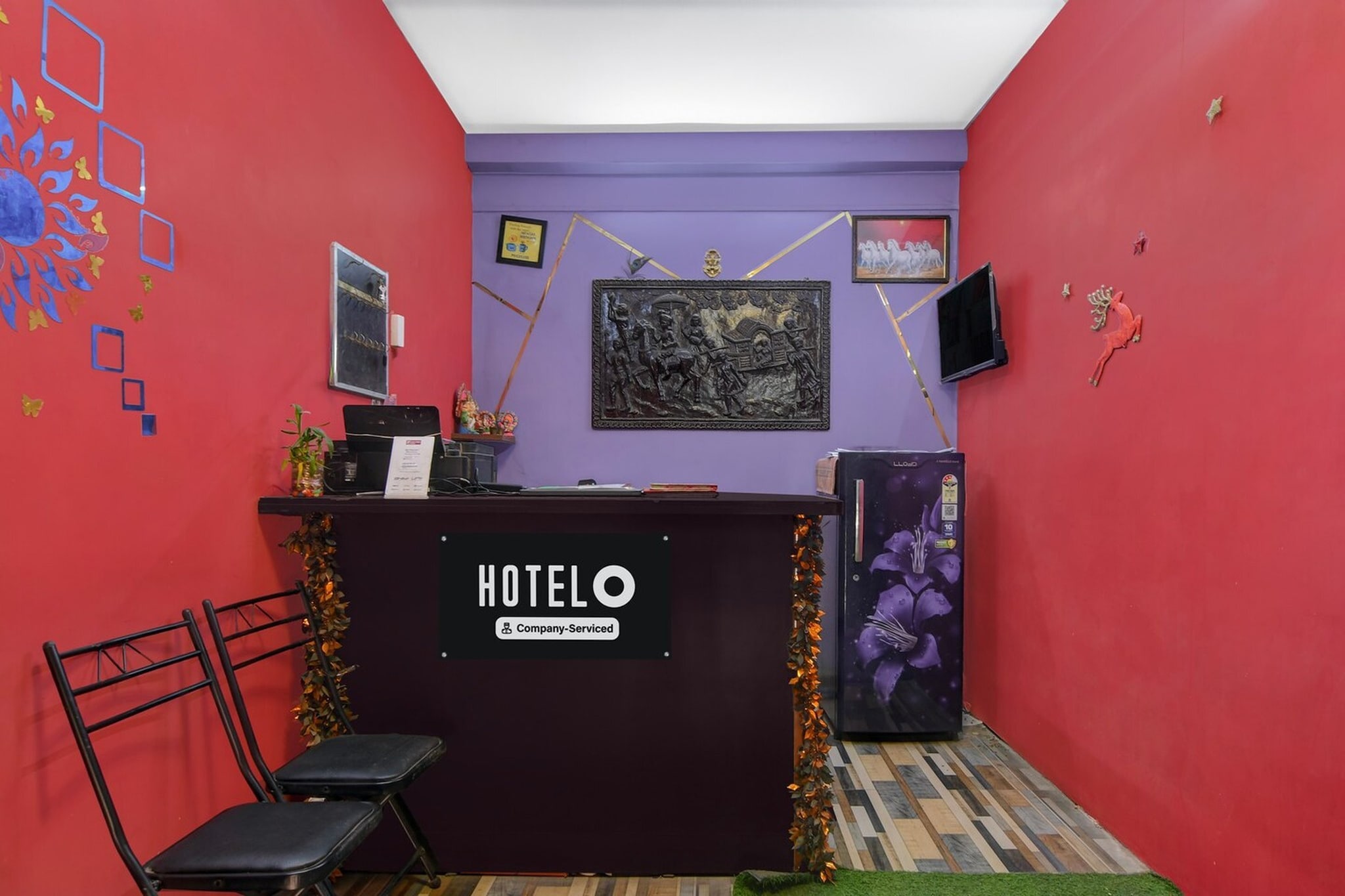 Ground floor: (bedroom(double bed, TV, seating area, electric kettle, air conditioning, telephone, Floor mattress), bathroom(bathtub or shower, shower, washbasin, toilet, Towels incl., shampoo, body soap, hot water))