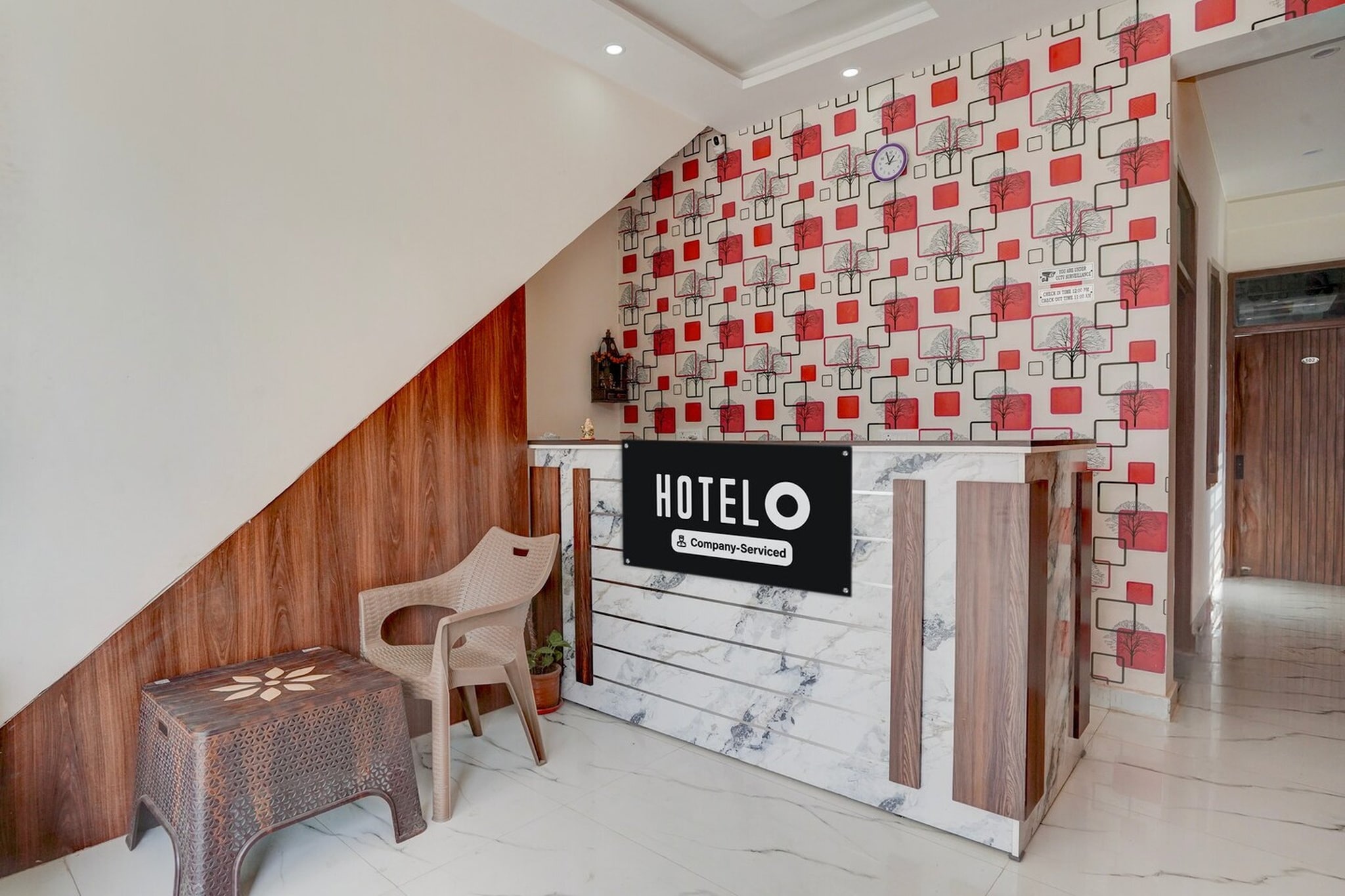 Ground floor: (bedroom(double bed, TV, seating area, electric kettle, air conditioning, telephone, Floor mattress), bathroom(bathtub or shower, shower, washbasin, toilet, Towels incl., shampoo, body soap, hot water))