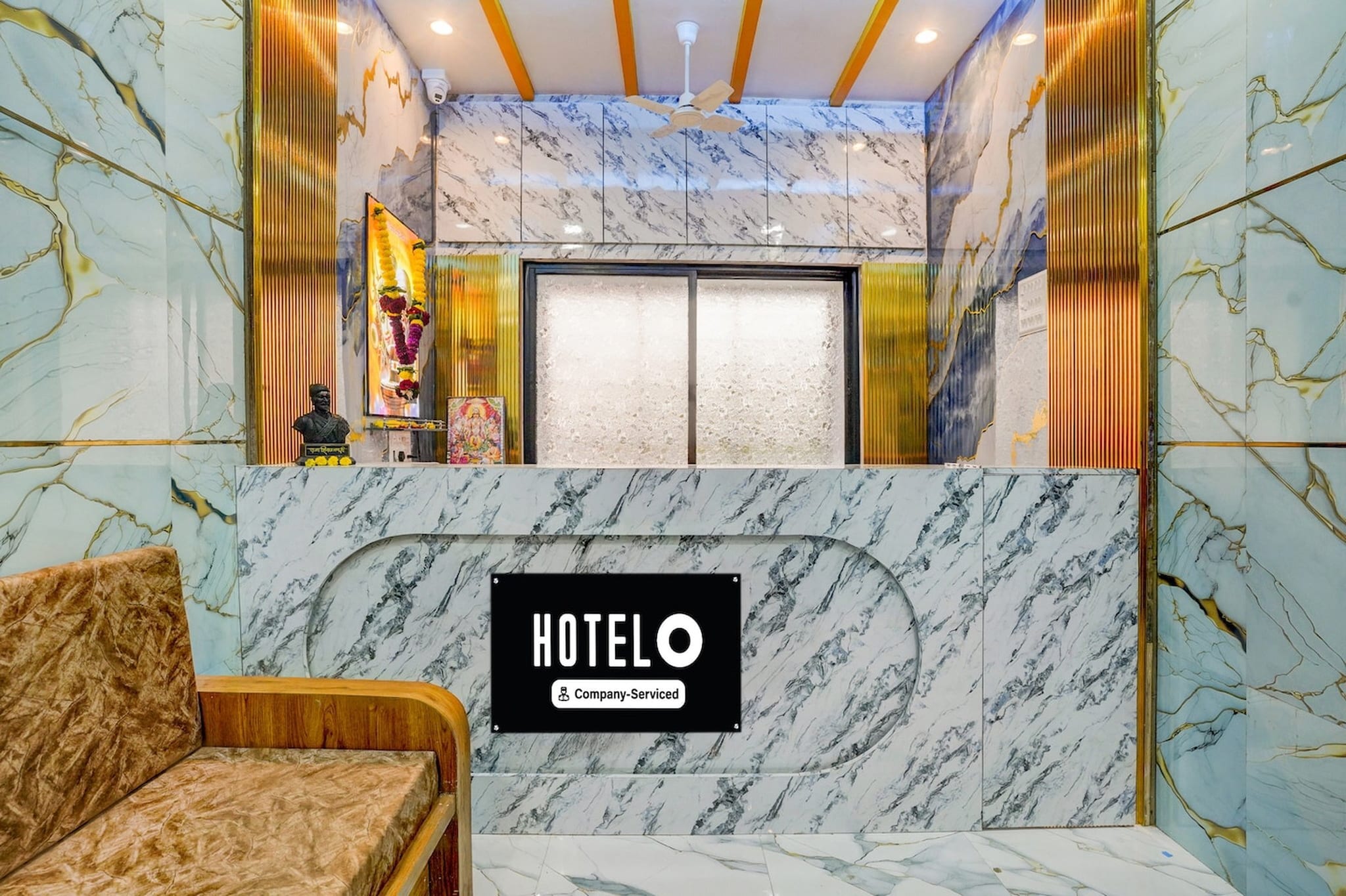 Ground floor: (bedroom(double bed, TV, seating area, electric kettle, air conditioning, telephone, Floor mattress), bathroom(bathtub or shower, shower, washbasin, toilet, Towels incl., shampoo, body soap, hot water), lift)