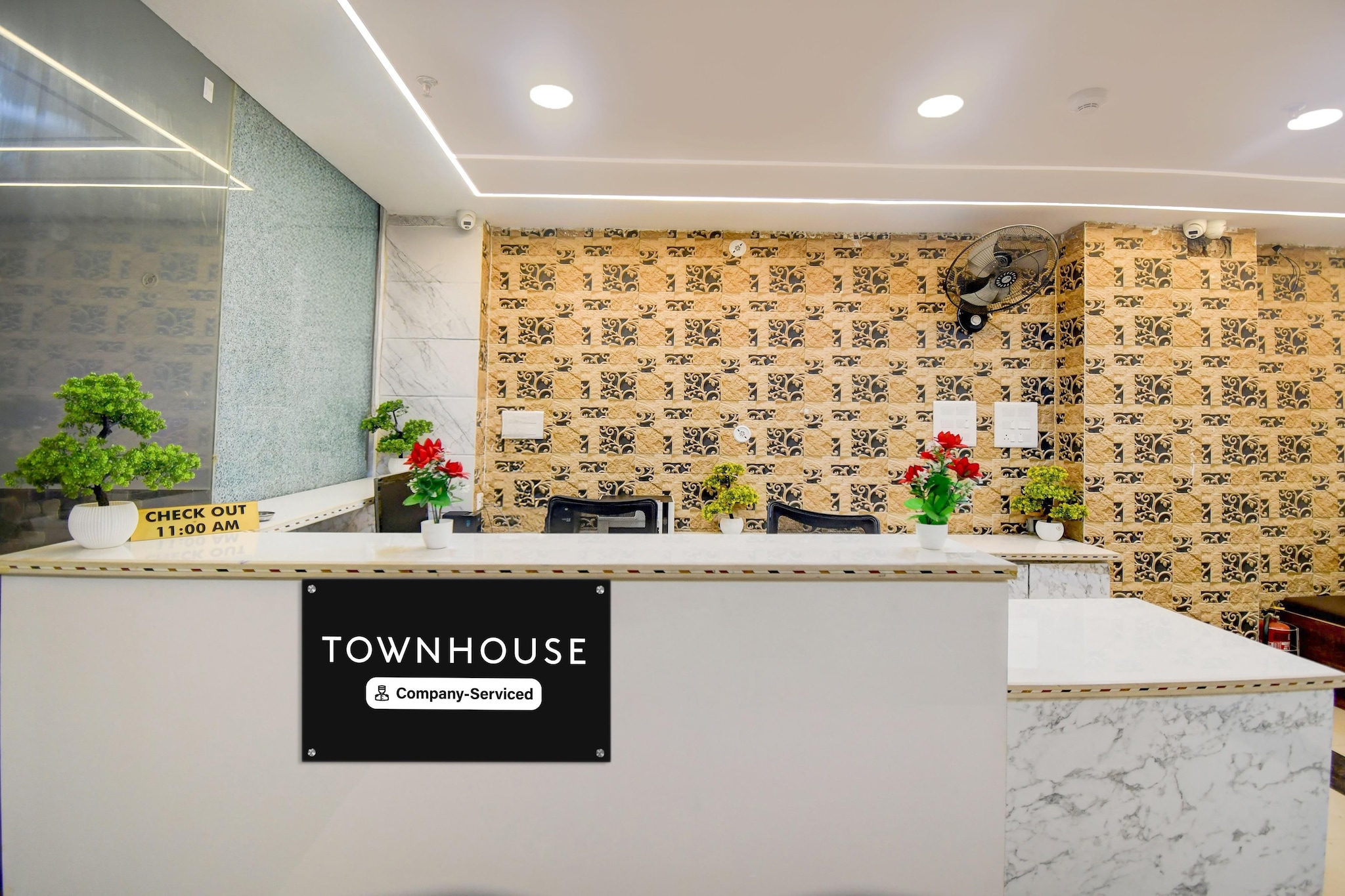 Ground floor: (bedroom(double bed, TV, seating area, electric kettle, air conditioning, telephone, Floor mattress), bathroom(bathtub or shower, shower, washbasin, toilet, Towels incl., shampoo, body soap, hot water))