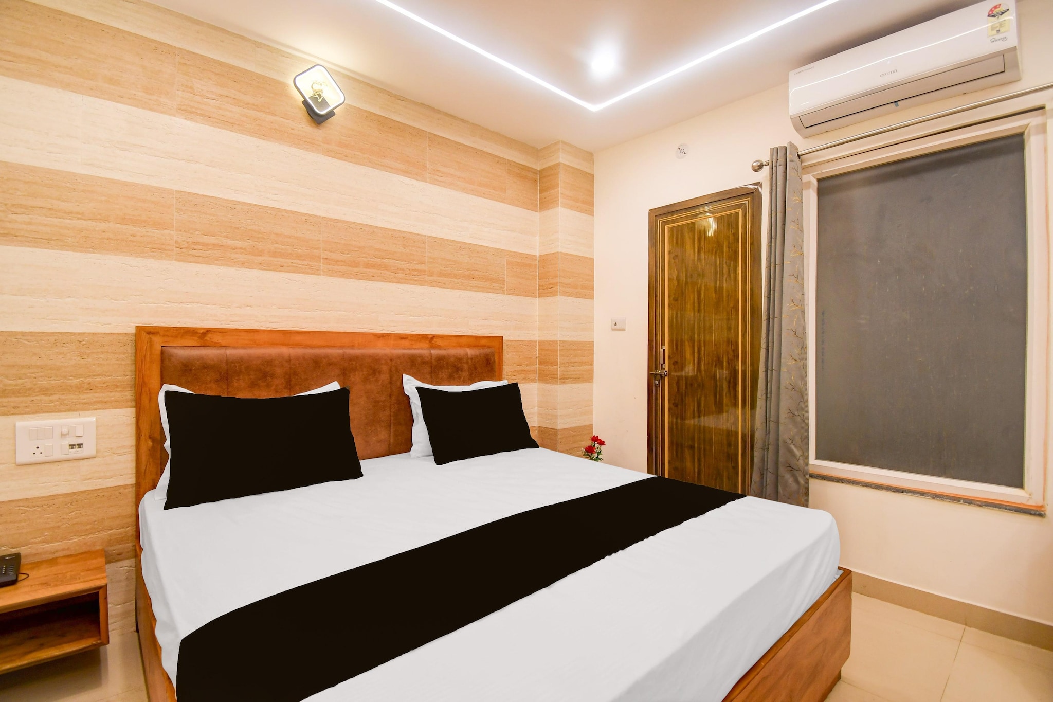 Well situated in the Gomti Nagar district of Gomti Nagar, Townhouse Gomti Nagar Station Formerly Budget In is set 10 km from Lucknow University, less than 1 km from Indira Gandhi Pratishthan and 4.5 km from Ambedkar Park. Featuring a restaurant, the 4-star hotel has air-conditioned rooms with free WiFi, each with a private bathroom. The accommodation offers room service, a 24-hour front desk and luggage storage for guests.
The units at the hotel come with a seating area and a flat-screen TV with satellite channels. Guest rooms feature a desk.
KD Singh Stadium is 8.5 km from Townhouse Gomti Nagar Station Formerly Budget In, while Lucknow Junction Railway Station is 10 km away. Chaudhary Charan Singh International Airport is 18 km from the property.
Unmarried couples are warmly welcome at this property.
Guests with local ID proof are warmly welcome.
Apologies, but we are currently unable to host foreign nationals at this property.
Early Check-In Policy: A full day’s room rate will be charged for check-ins before 6:00 AM. Complimentary early check-in is available between 6:00 AM and 10:00 AM, subject to room availability.
Check-in is only available to guests aged 18 and above. Please provide a government-issued ID to confirm your age.