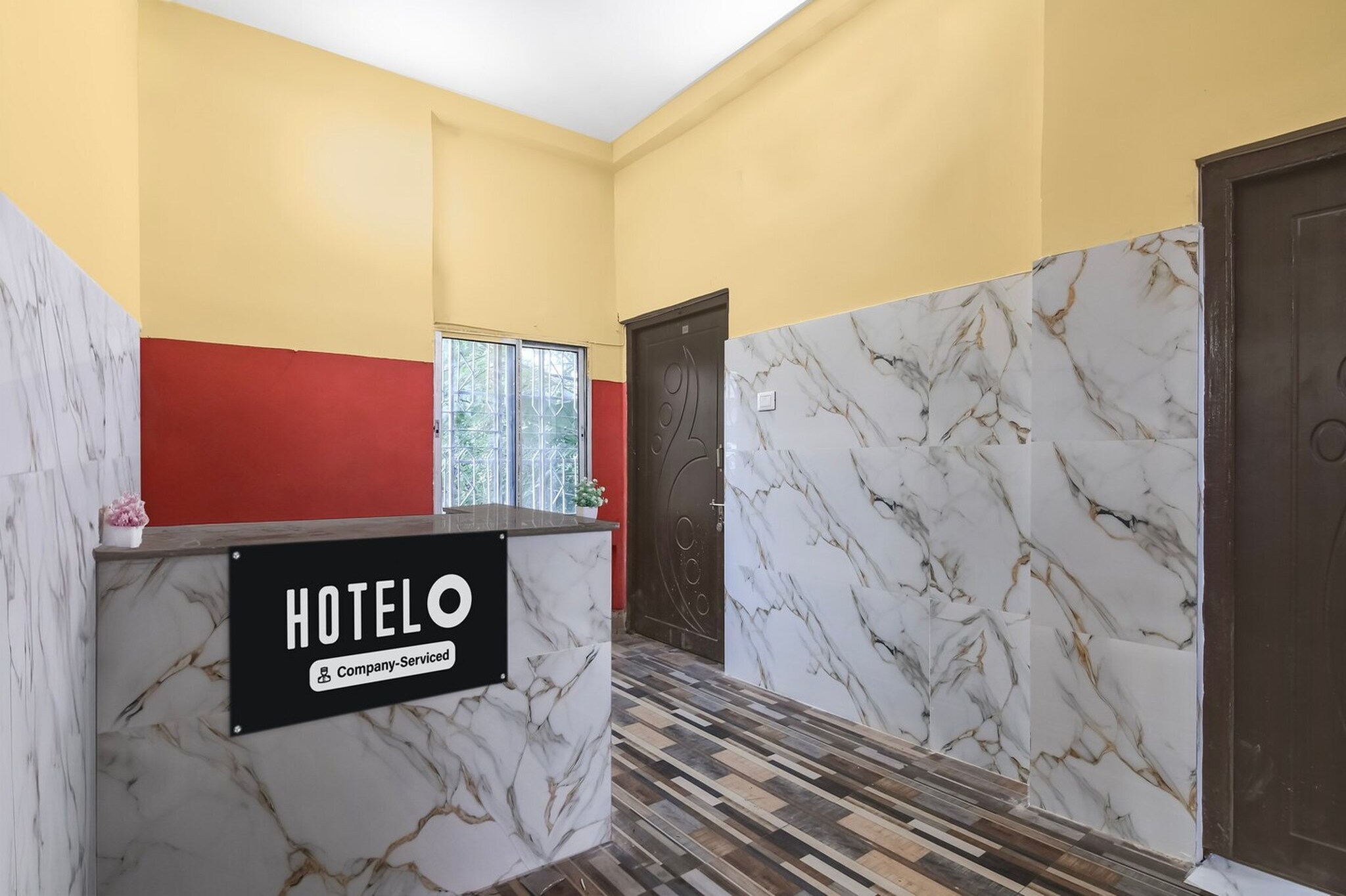 Ground floor: (bedroom(double bed, TV, seating area, electric kettle, air conditioning, telephone, Floor mattress), bathroom(bathtub or shower, shower, washbasin, toilet, Towels incl., shampoo, body soap, hot water))