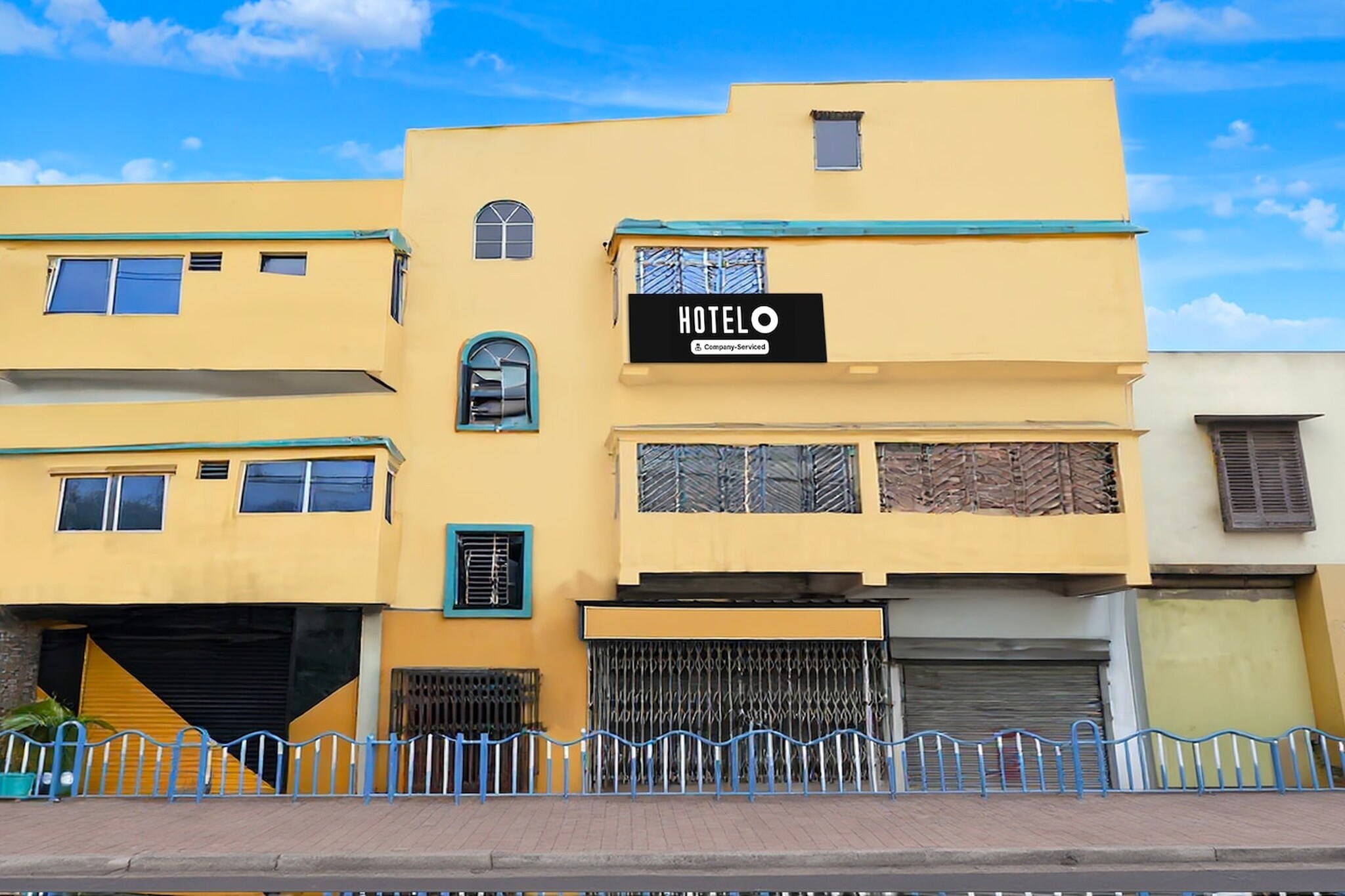 Hotel O Madhyamgram Railway Junction