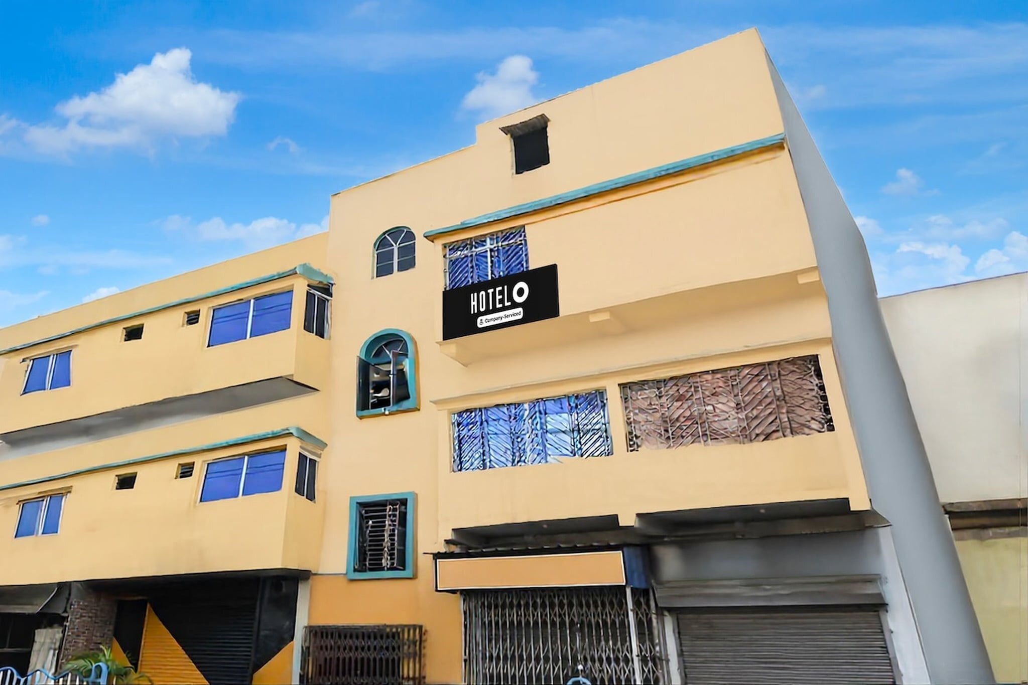 Hotel O Madhyamgram Railway Junction