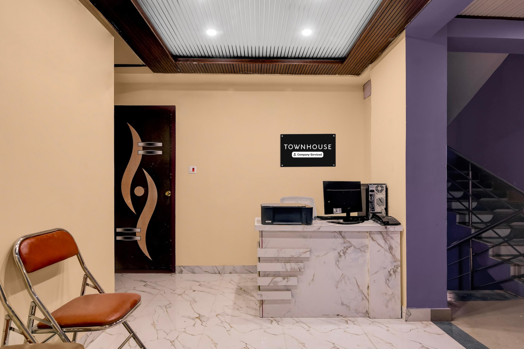 Ground floor: (bedroom(double bed, TV, seating area, electric kettle, air conditioning, telephone, Floor mattress), bathroom(bathtub or shower, shower, washbasin, toilet, Towels incl., shampoo, body soap, hot water), lift)