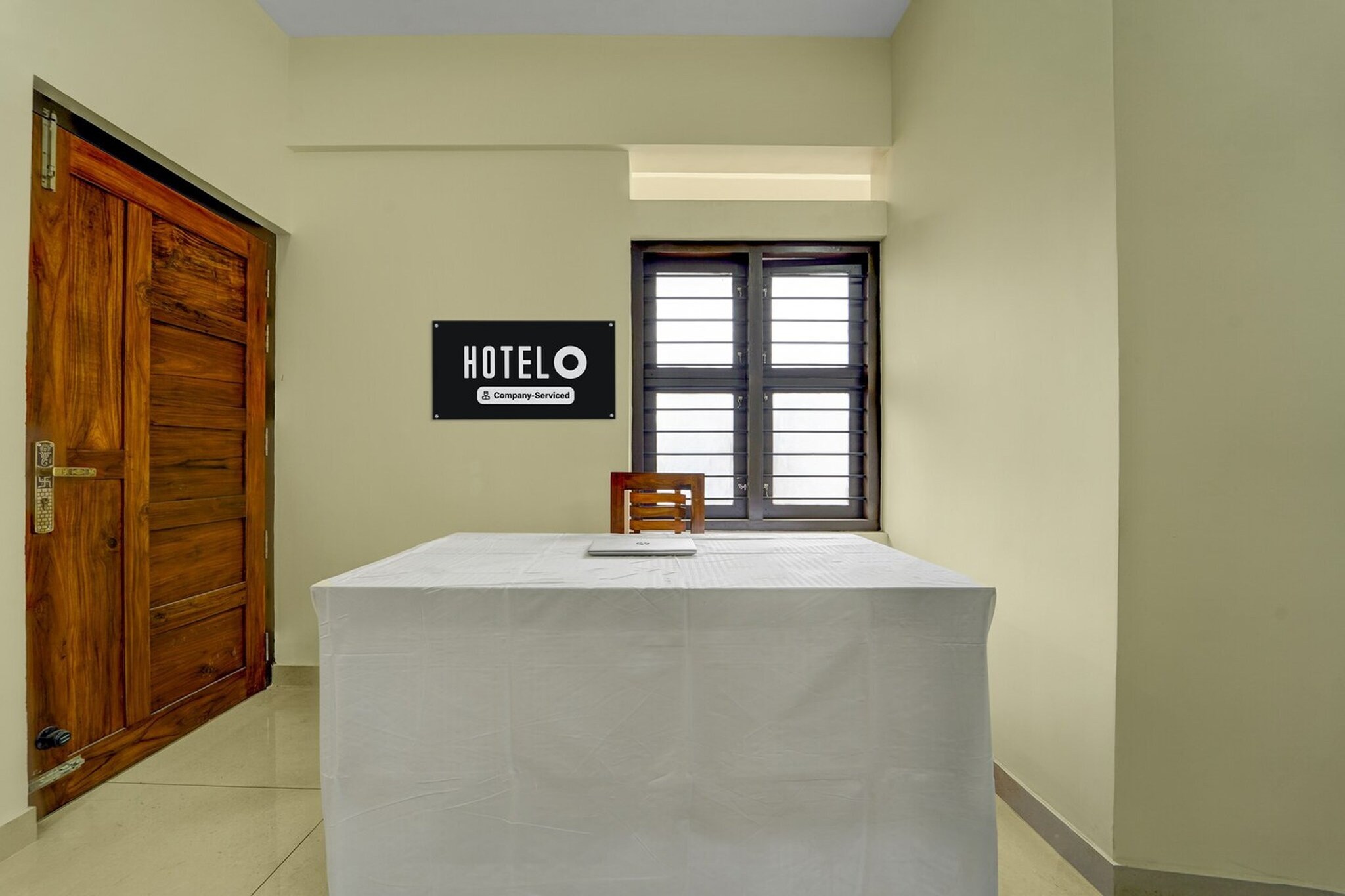 Ground floor: (bedroom(double bed, TV, seating area, air conditioning, Towels incl., telephone, Floor mattress), bathroom(bathtub or shower, shower, washbasin, toilet, shampoo, body soap, hot water))