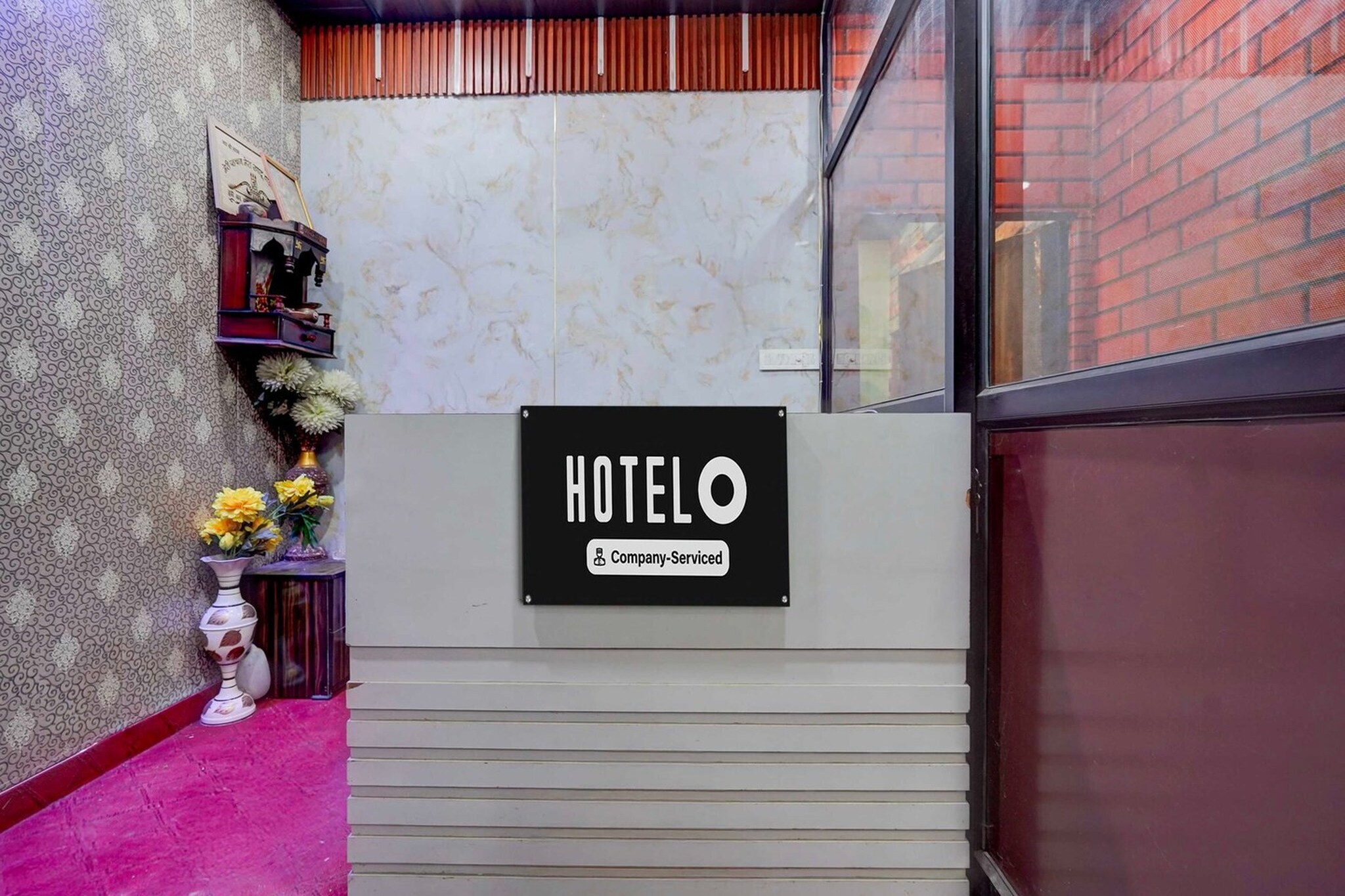 Ground floor: (bedroom(double bed, TV, seating area, air conditioning, Towels incl., telephone, Floor mattress), bathroom(bathtub or shower, shower, washbasin, toilet, shampoo, body soap, hot water))