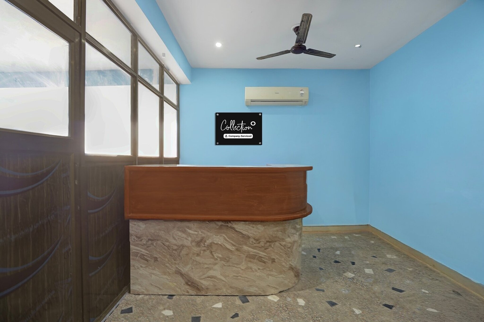 Ground floor: (bedroom(double bed, TV, seating area, air conditioning, Towels incl., telephone, Floor mattress), bathroom(bathtub or shower, shower, washbasin, toilet, shampoo, body soap, hot water), lift)